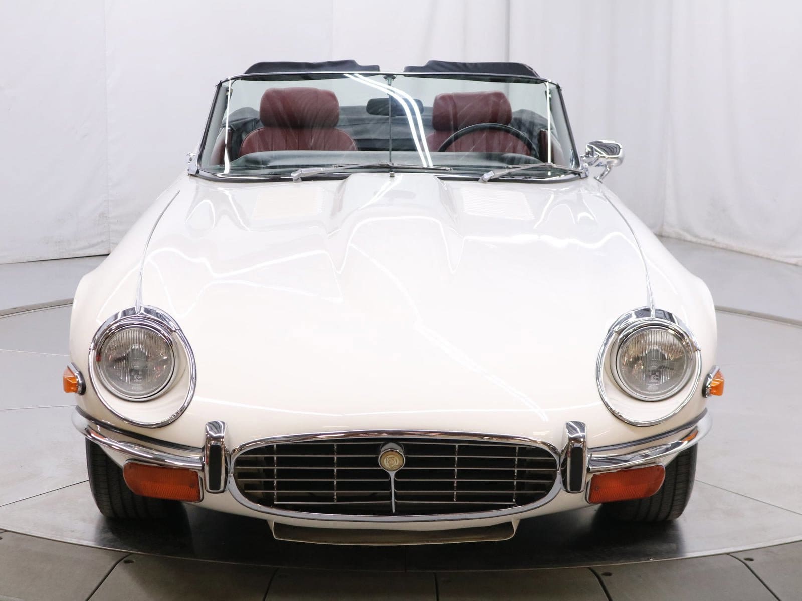 1974 Jaguar E Type 16