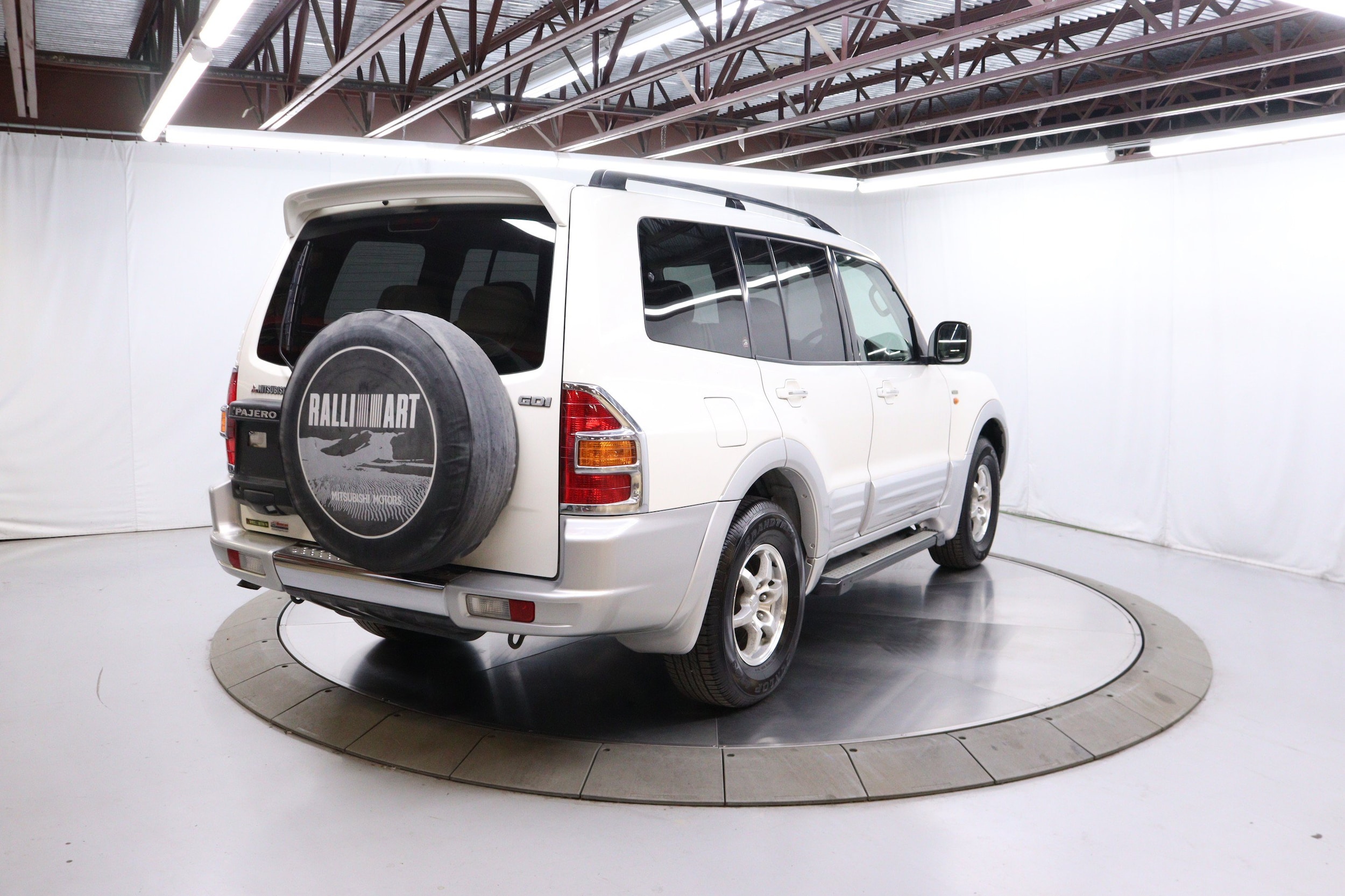 2000 Mitsubishi Pajero 7