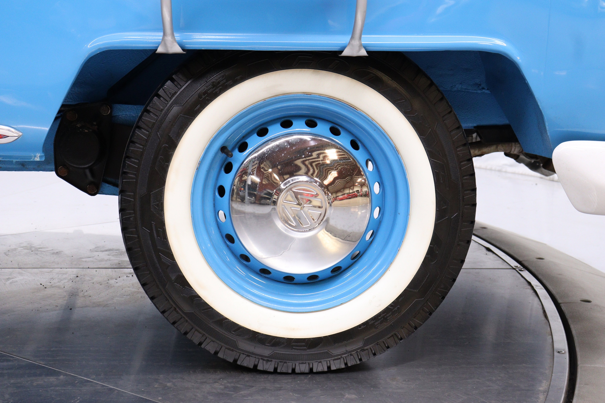 1972 Volkswagen Bus 28