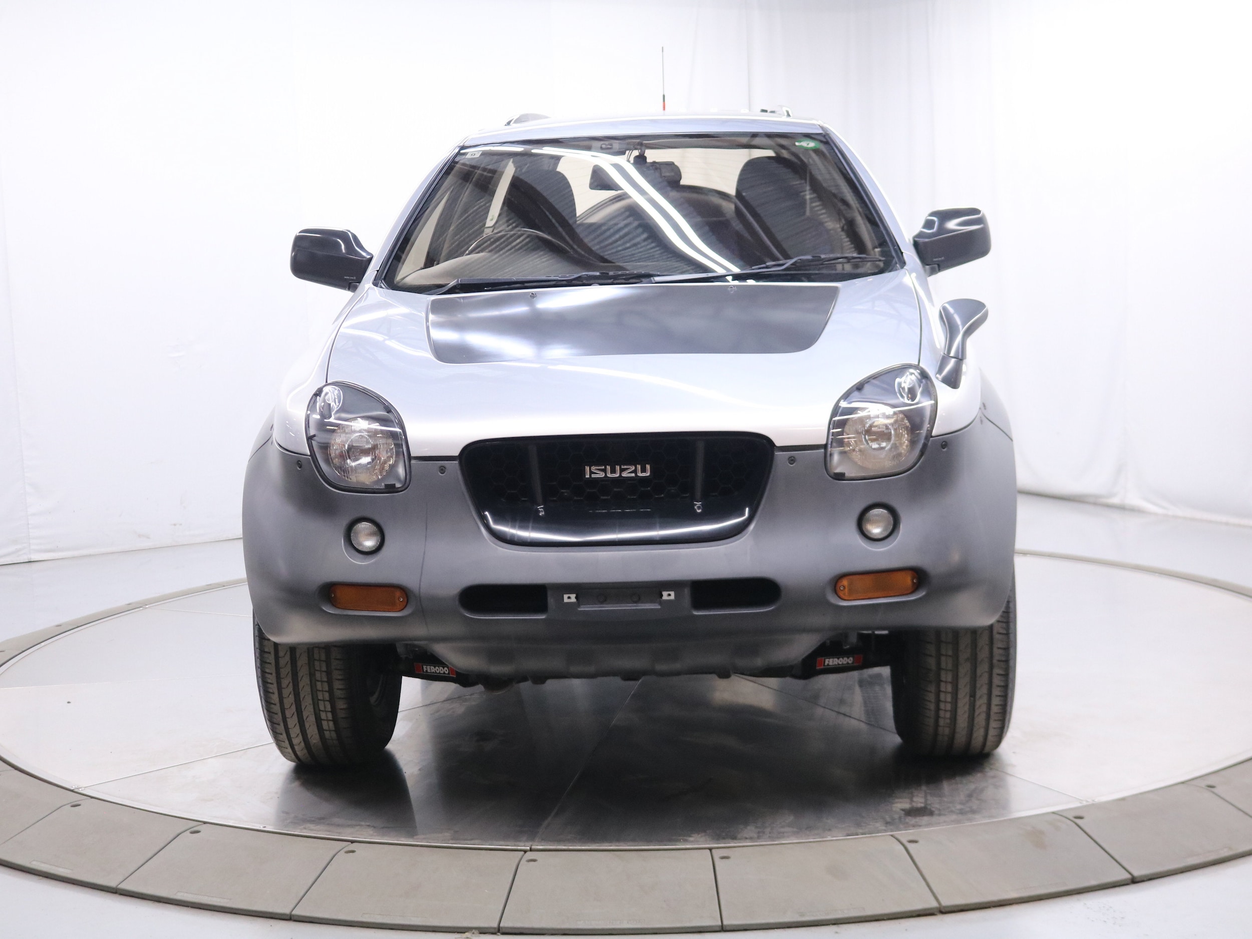 1997 Isuzu Vehicross 3