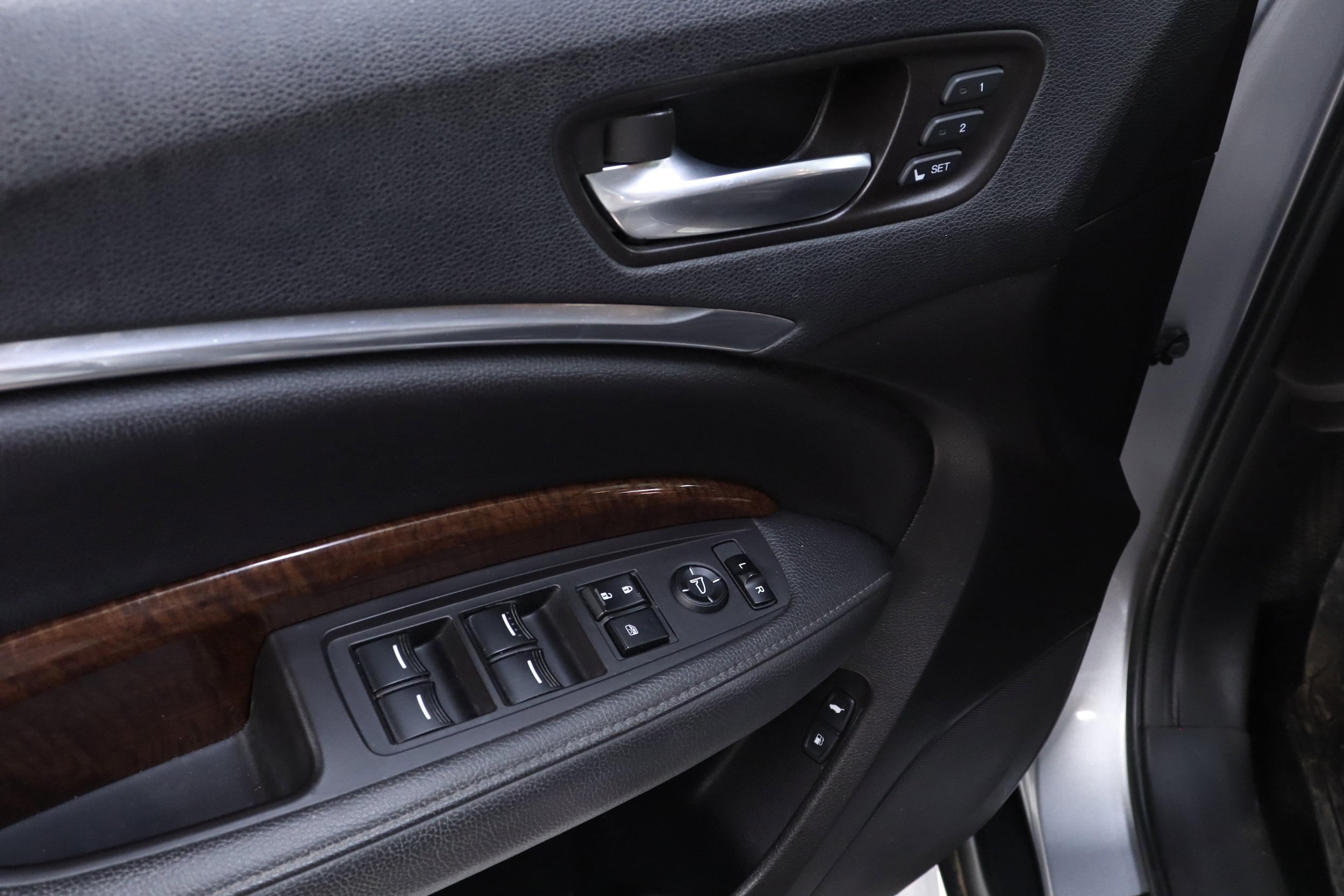 2017 Acura MDX 26