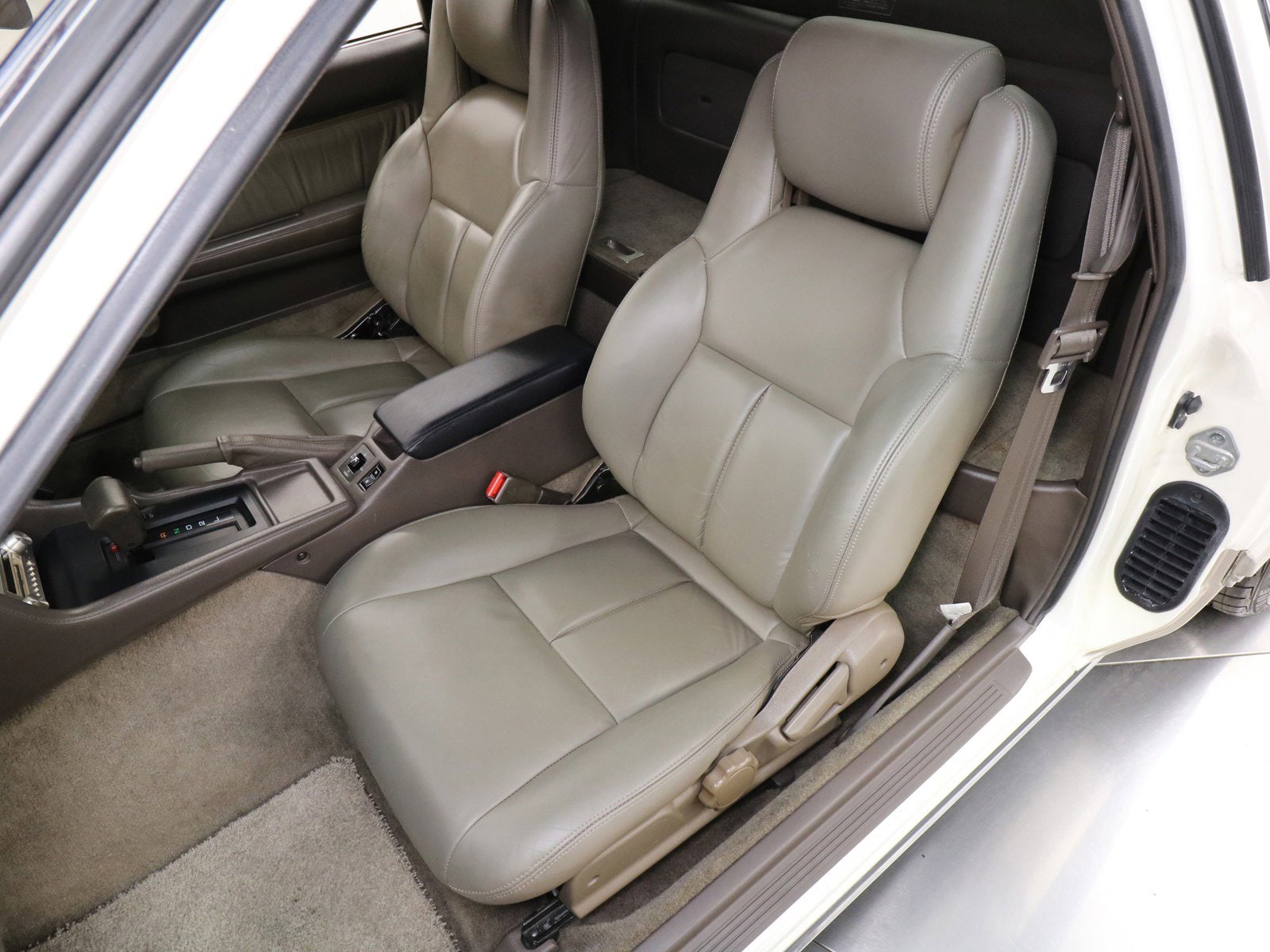 1989 Toyota Soarer 16
