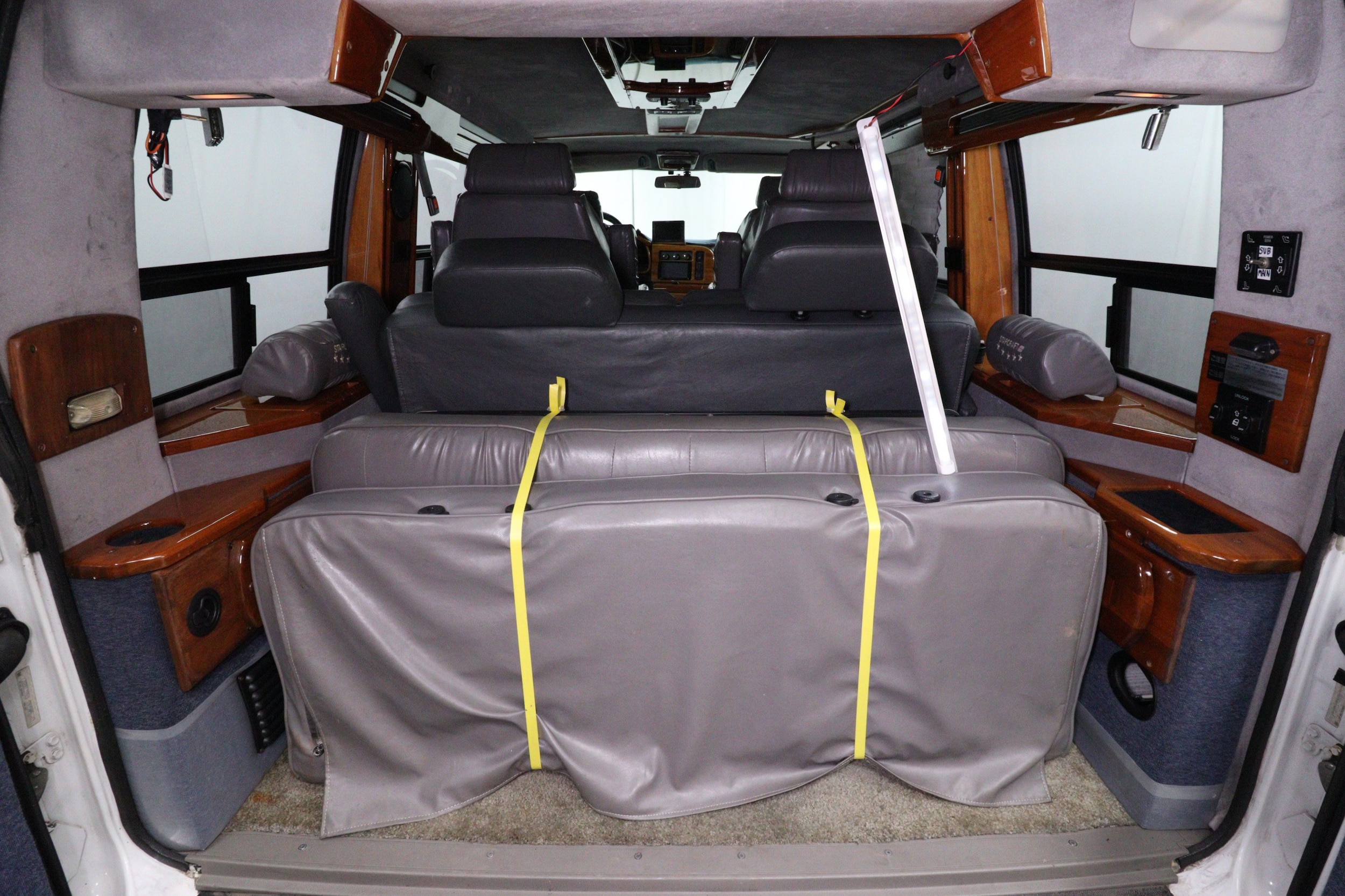 2001 Chevrolet Astro Cargo Van 32
