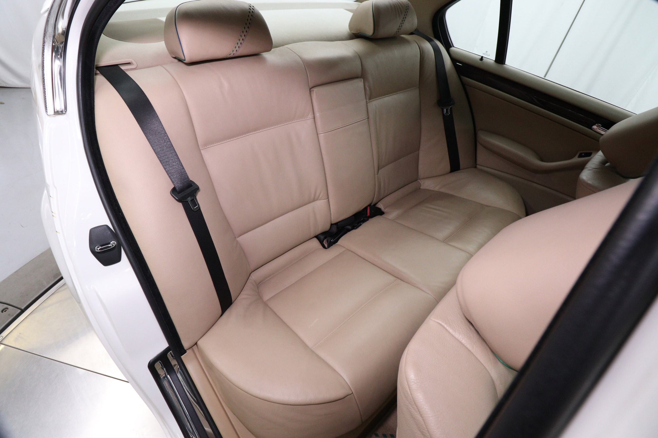 2000 BMW Alpina B3 18