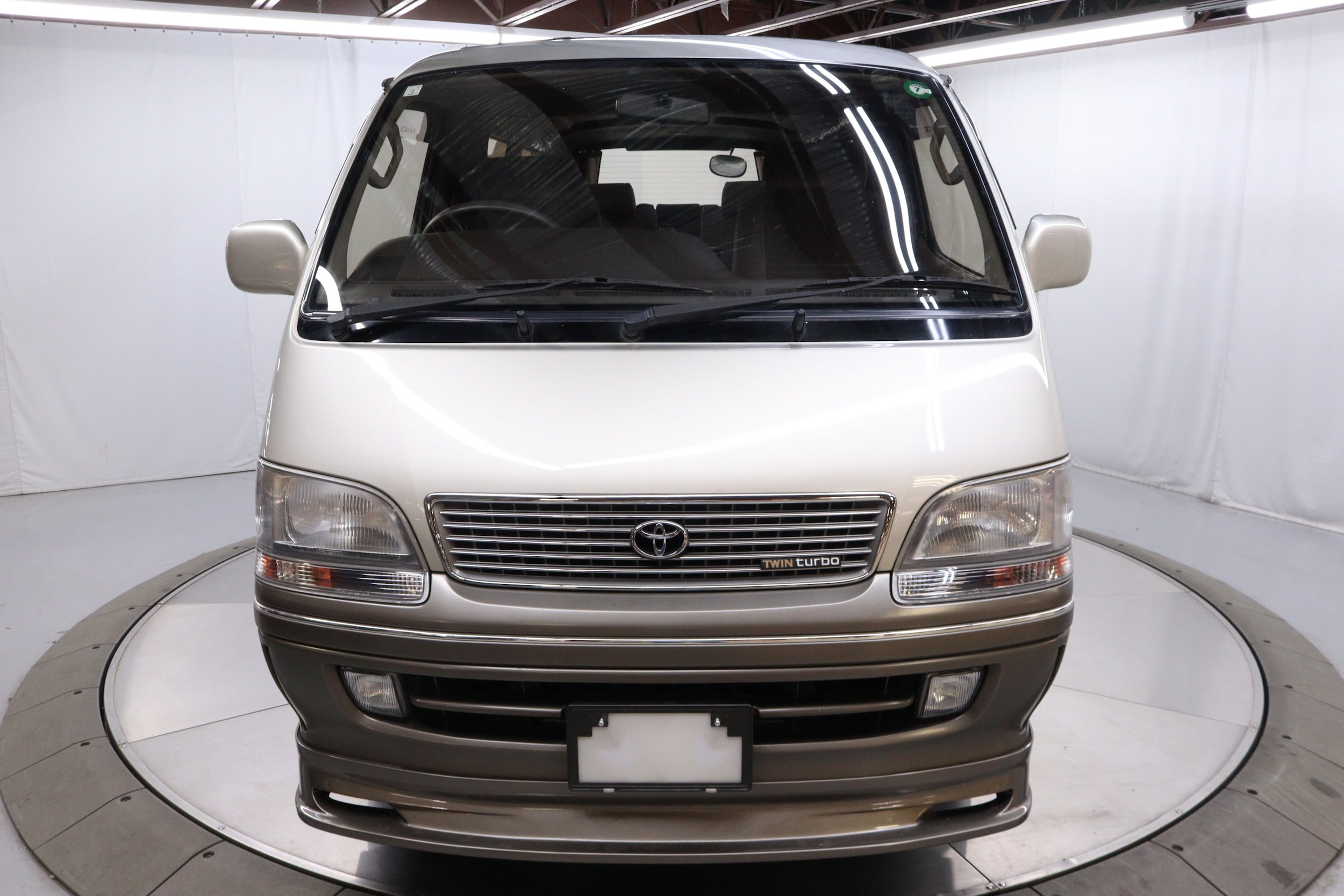 1997 Toyota Hiace 2