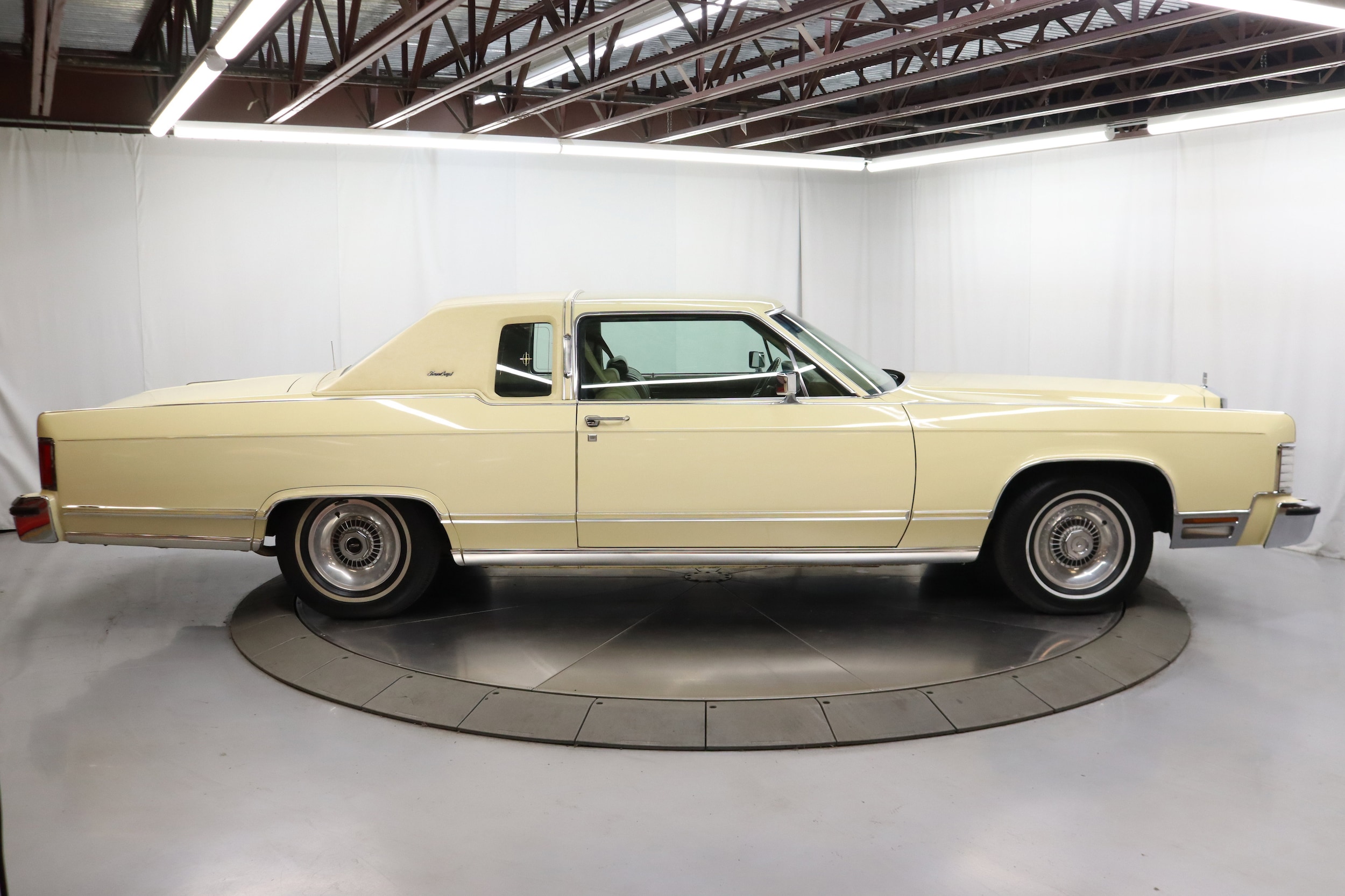 1978 Lincoln Town Car 10