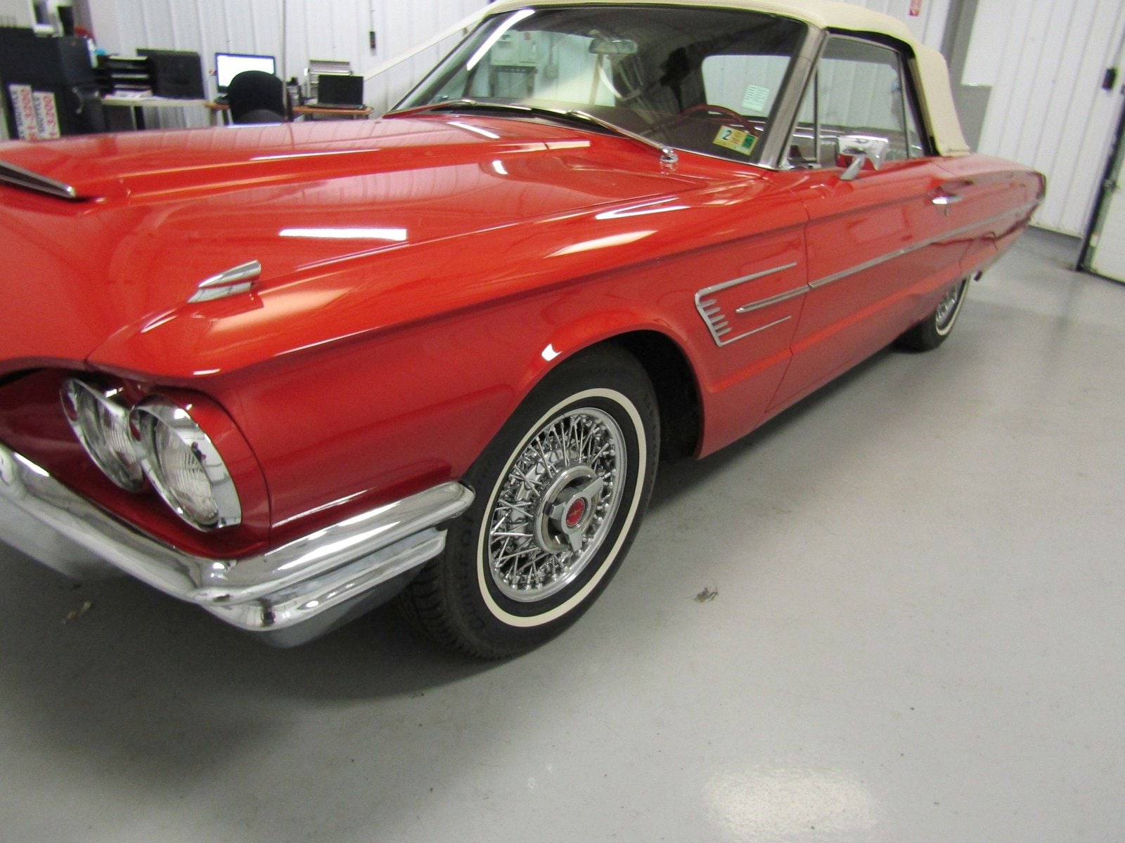 1965 Ford Thunderbird 38