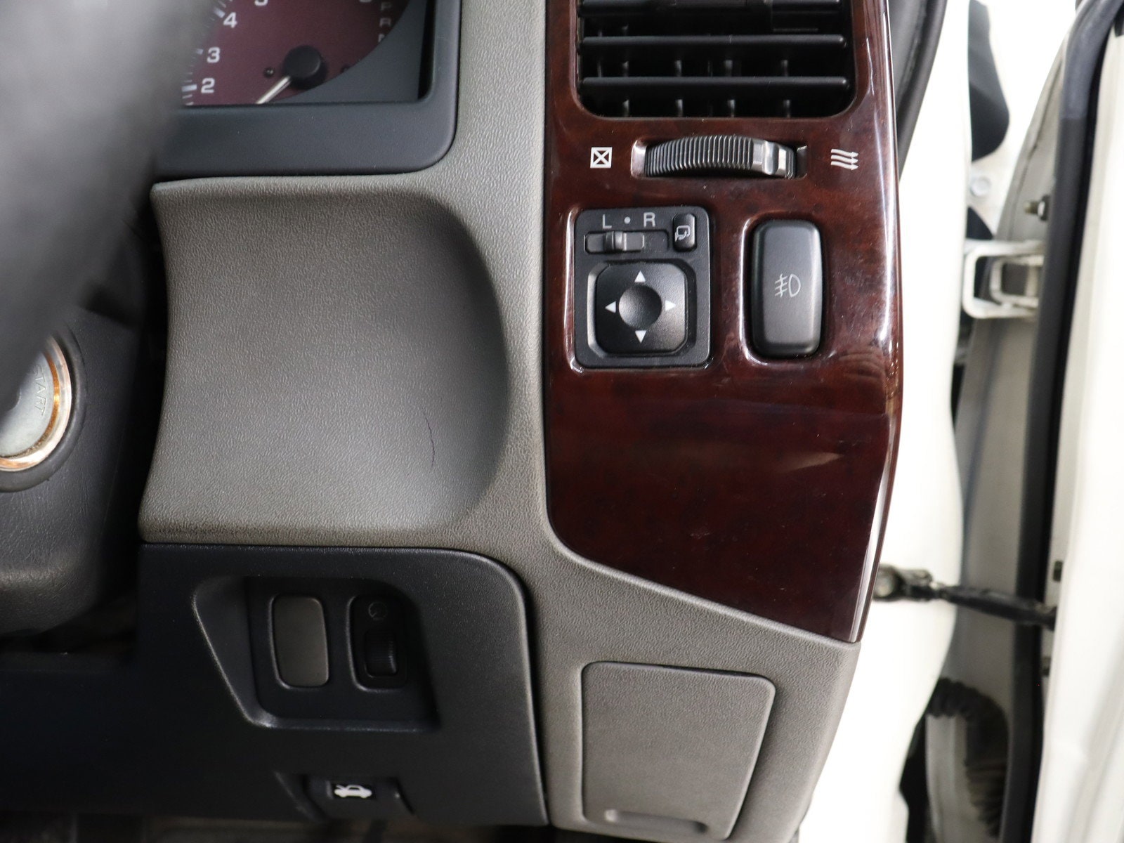 1999 Mitsubishi Pajero 51