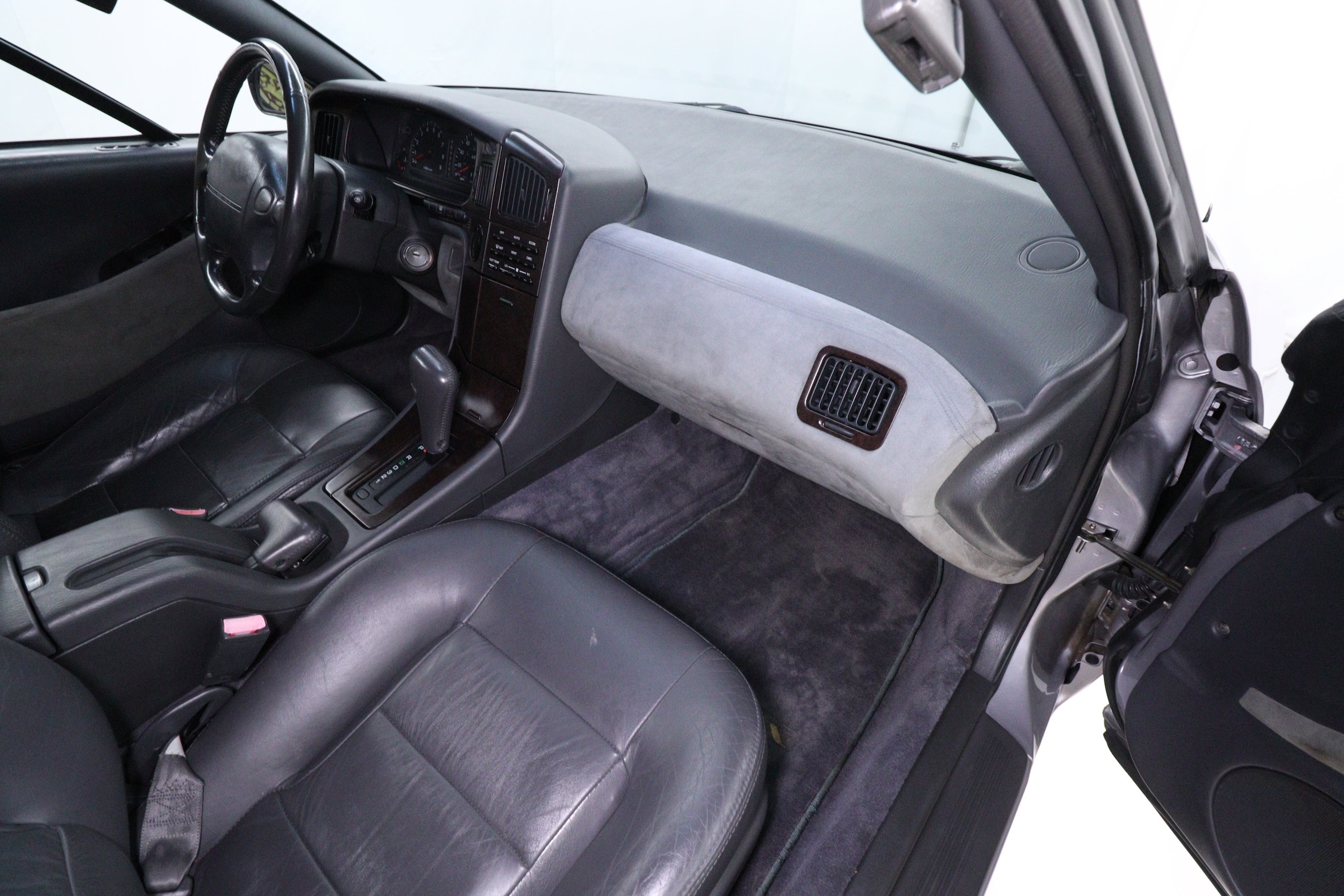 1992 Subaru SVX 15