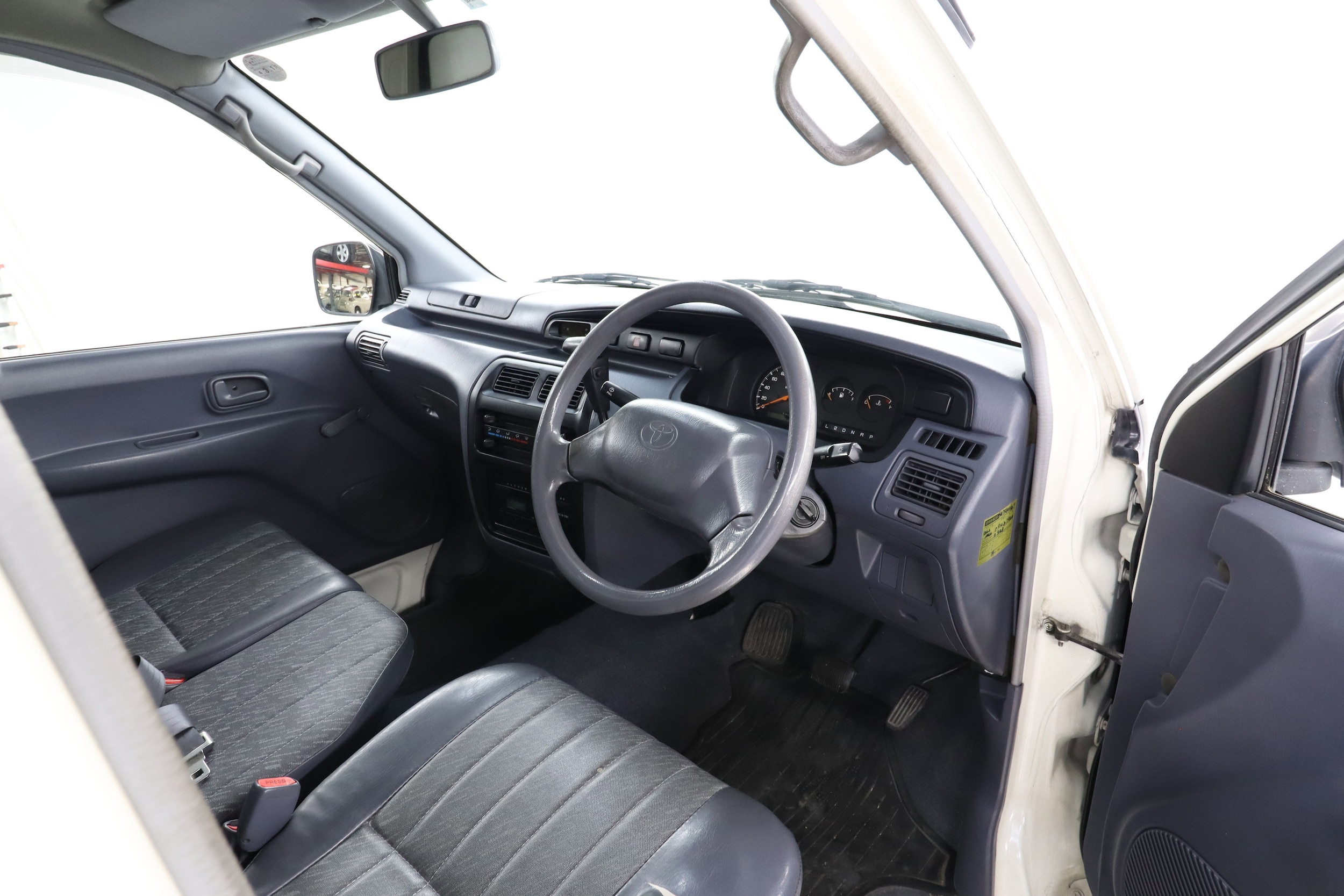 1998 Toyota Liteace 9