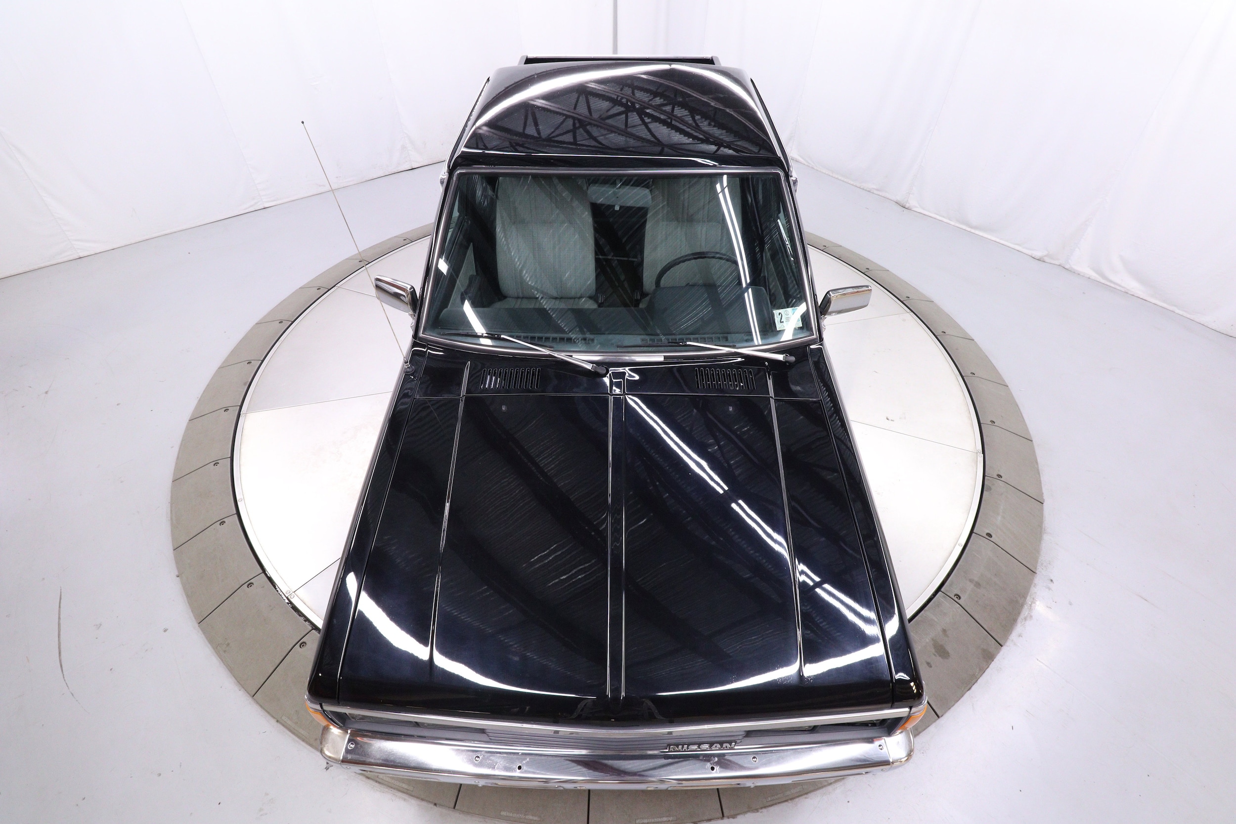 1985 Nissan 720 38