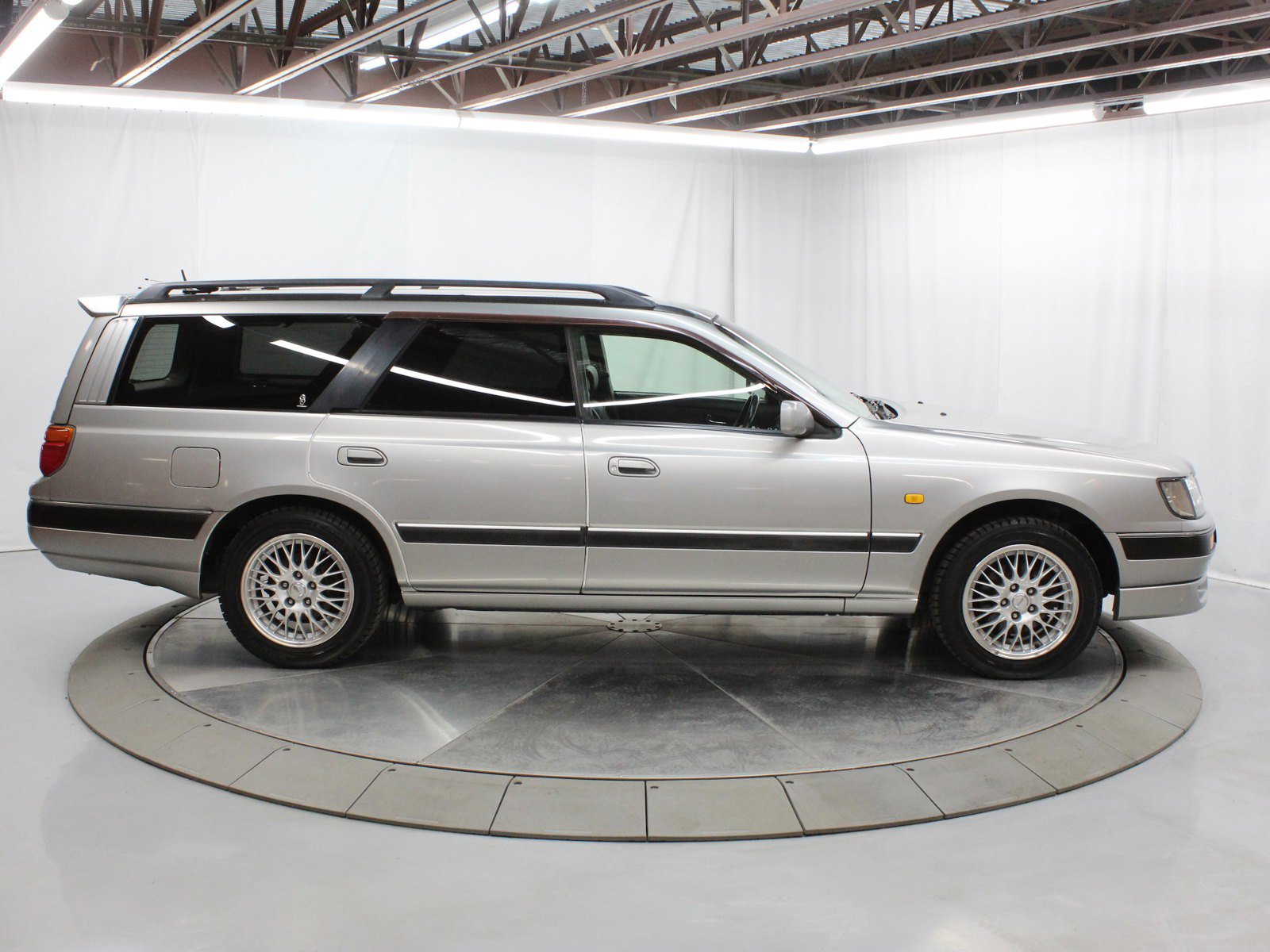 1997 Nissan Stagea 8