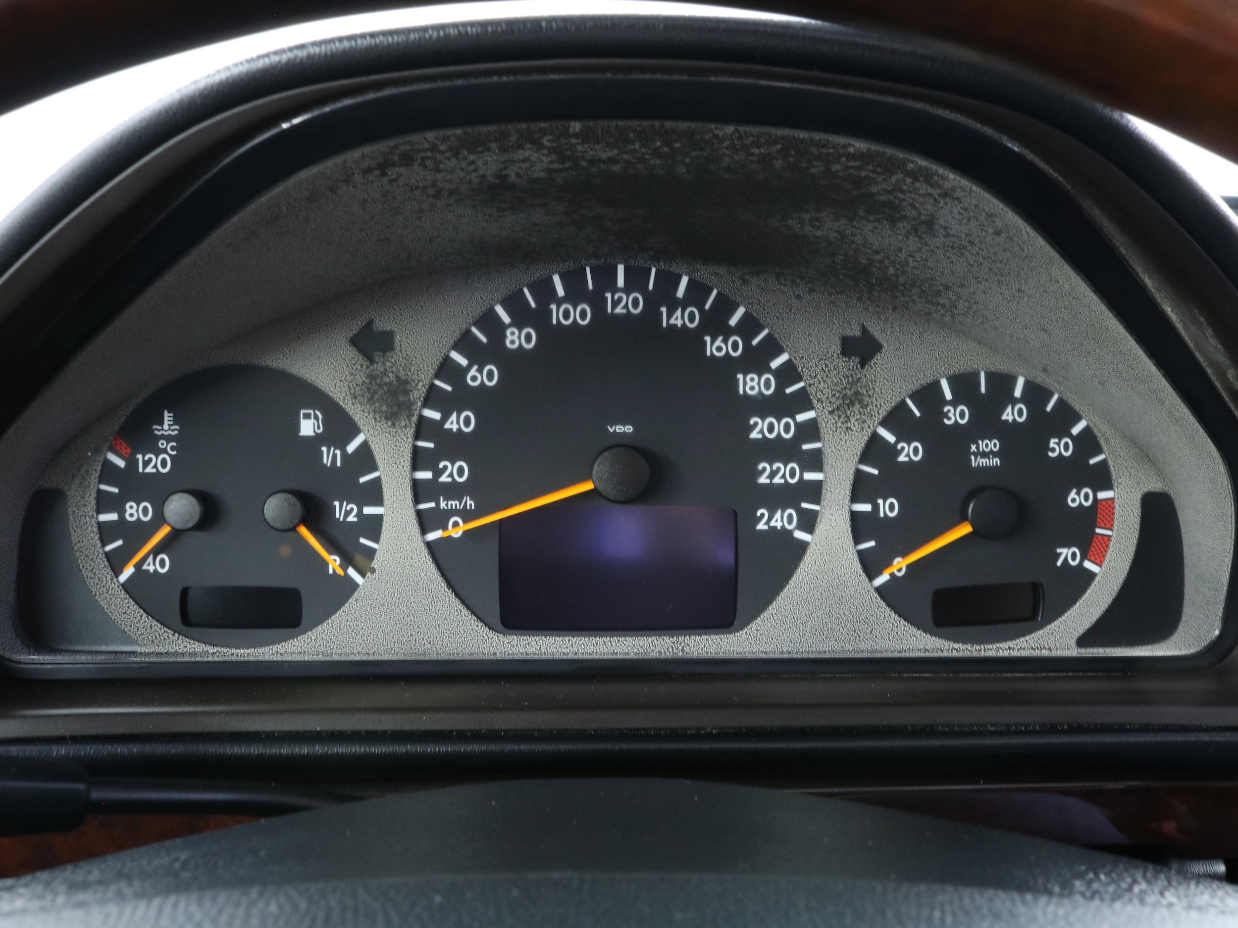 2000 Mercedes-Benz G500 13