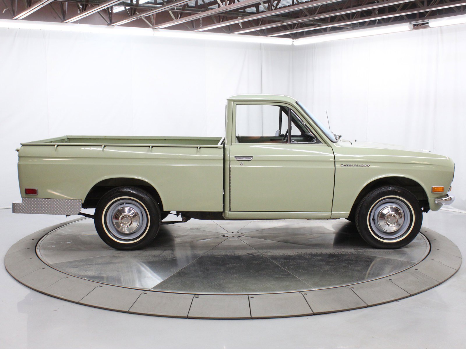 1971 Datsun 1600 18