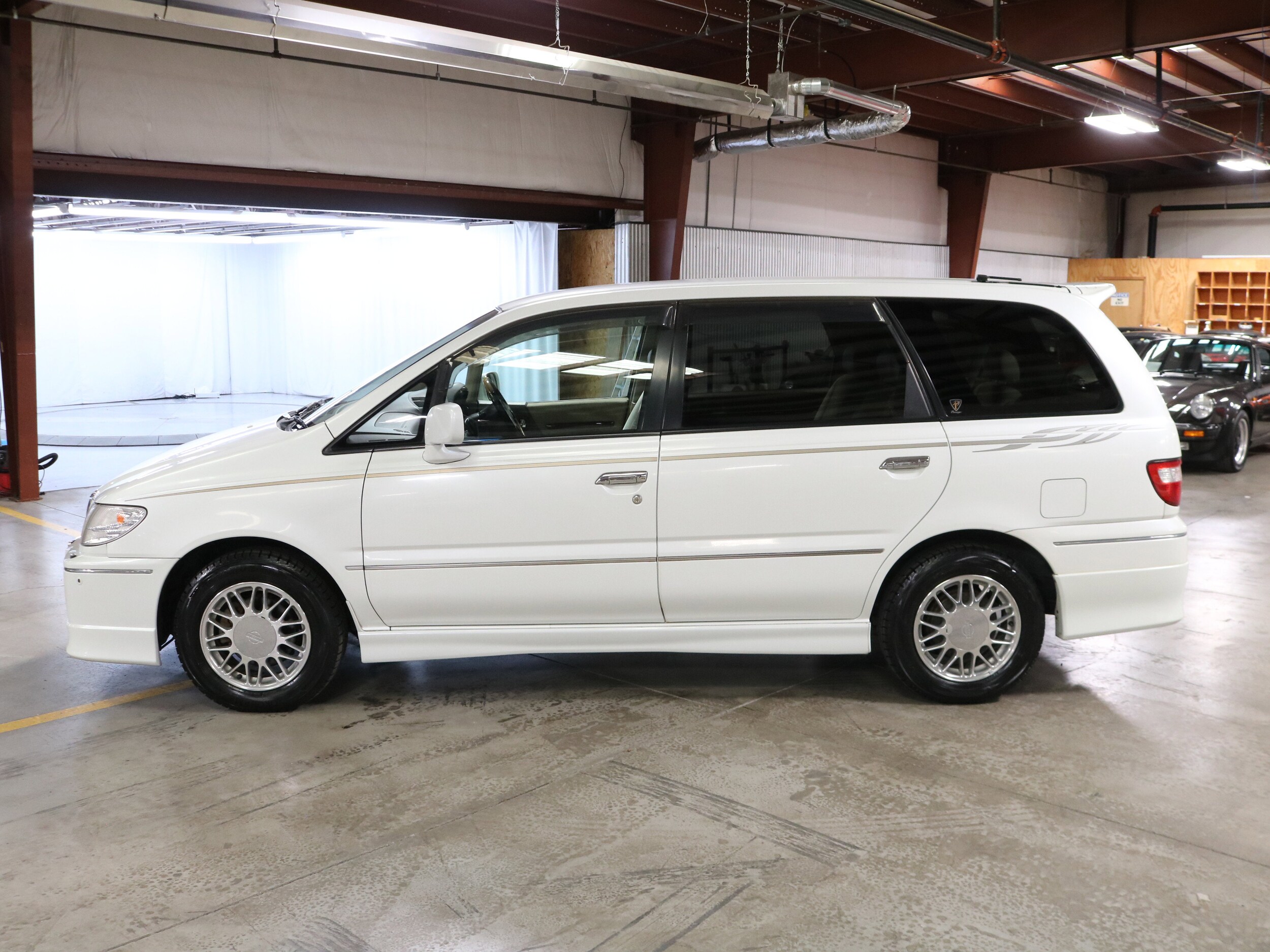 1999 Nissan Presage 4