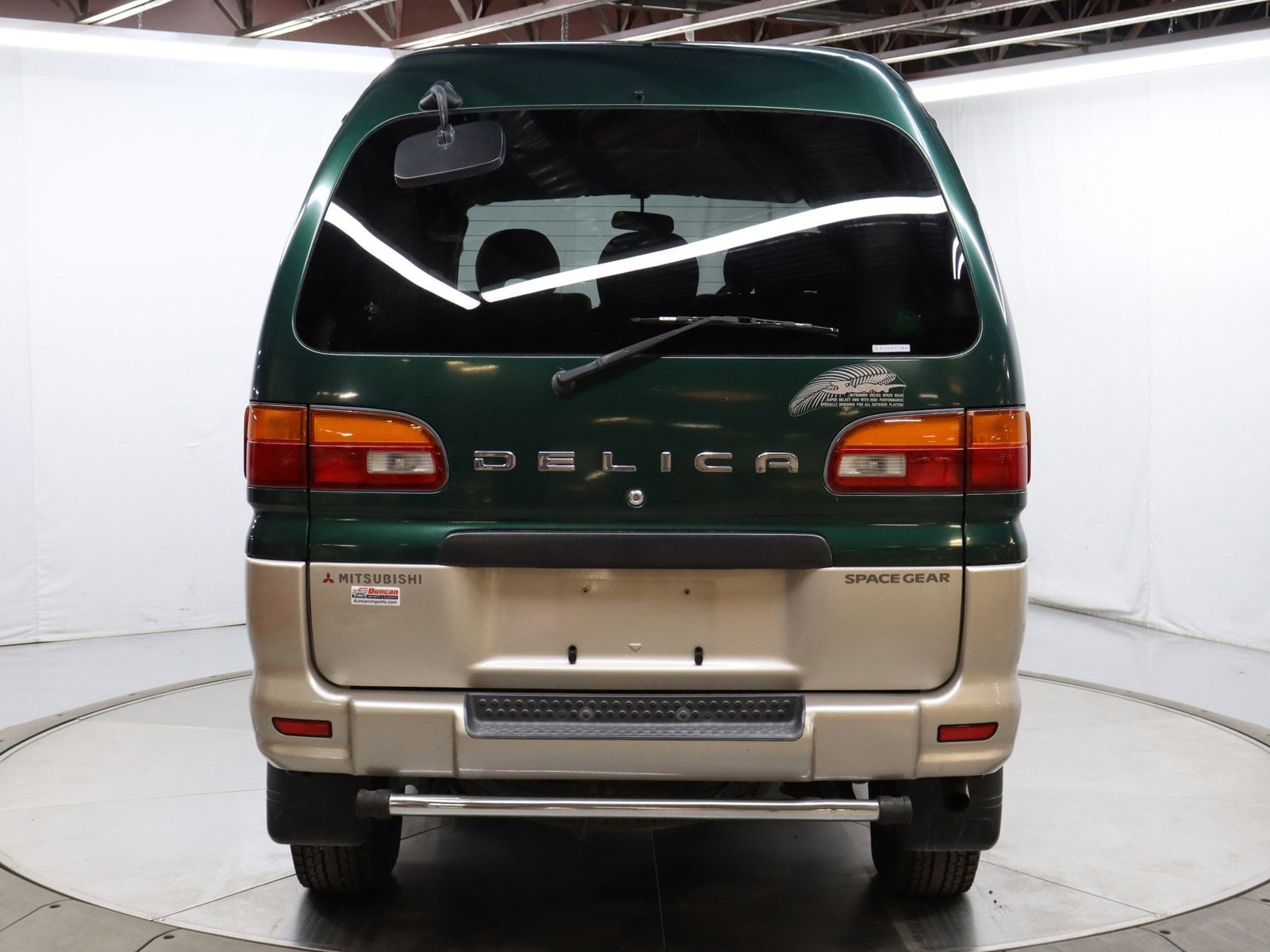 1998 Mitsubishi Delica 5