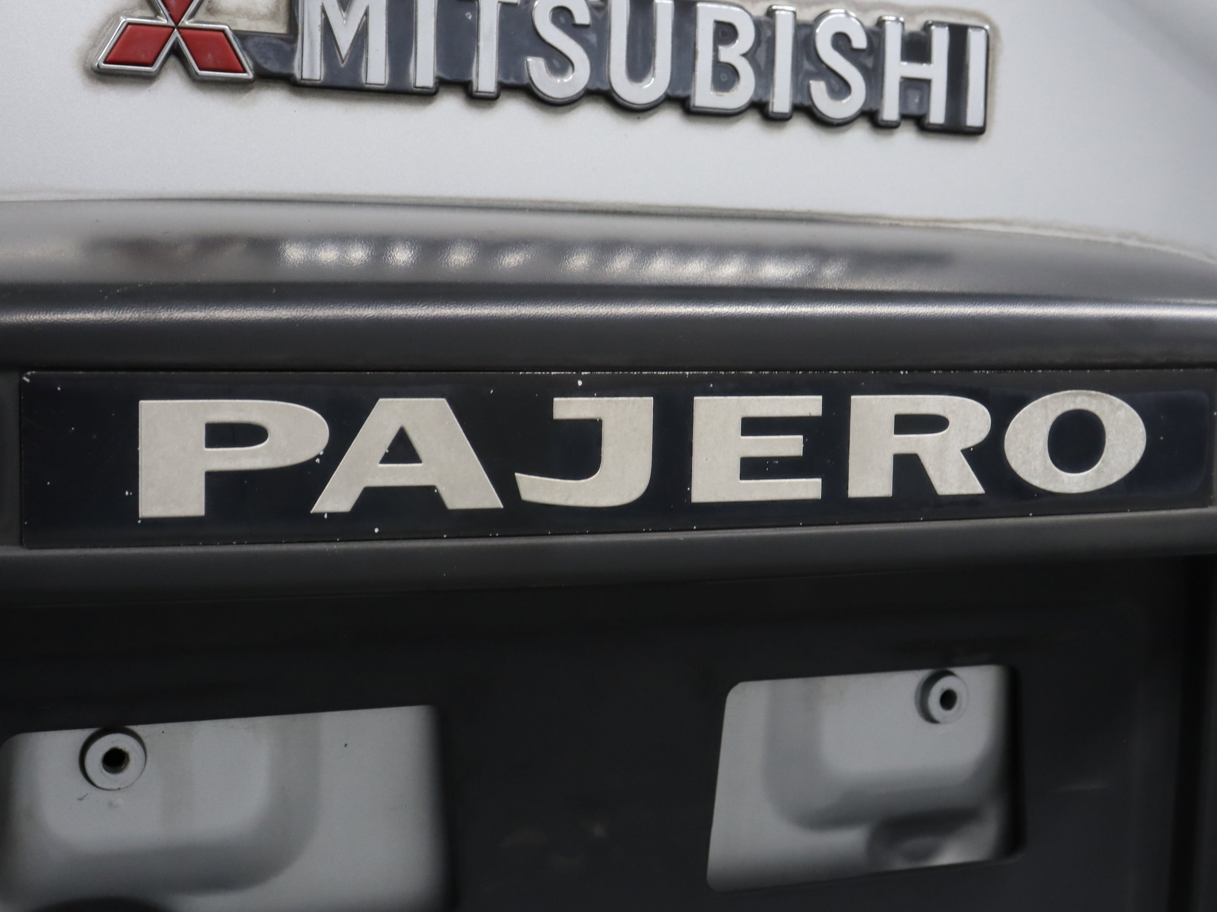 2000 Mitsubishi Pajero 69