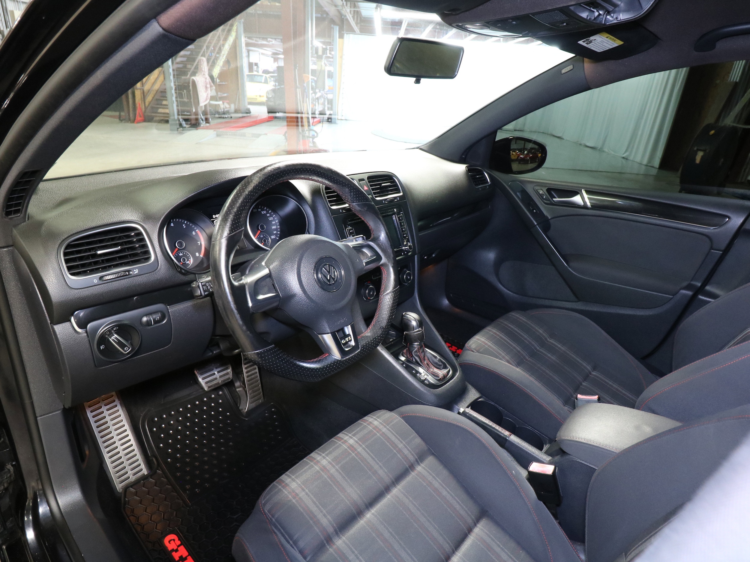 2012 Volkswagen GTI 9