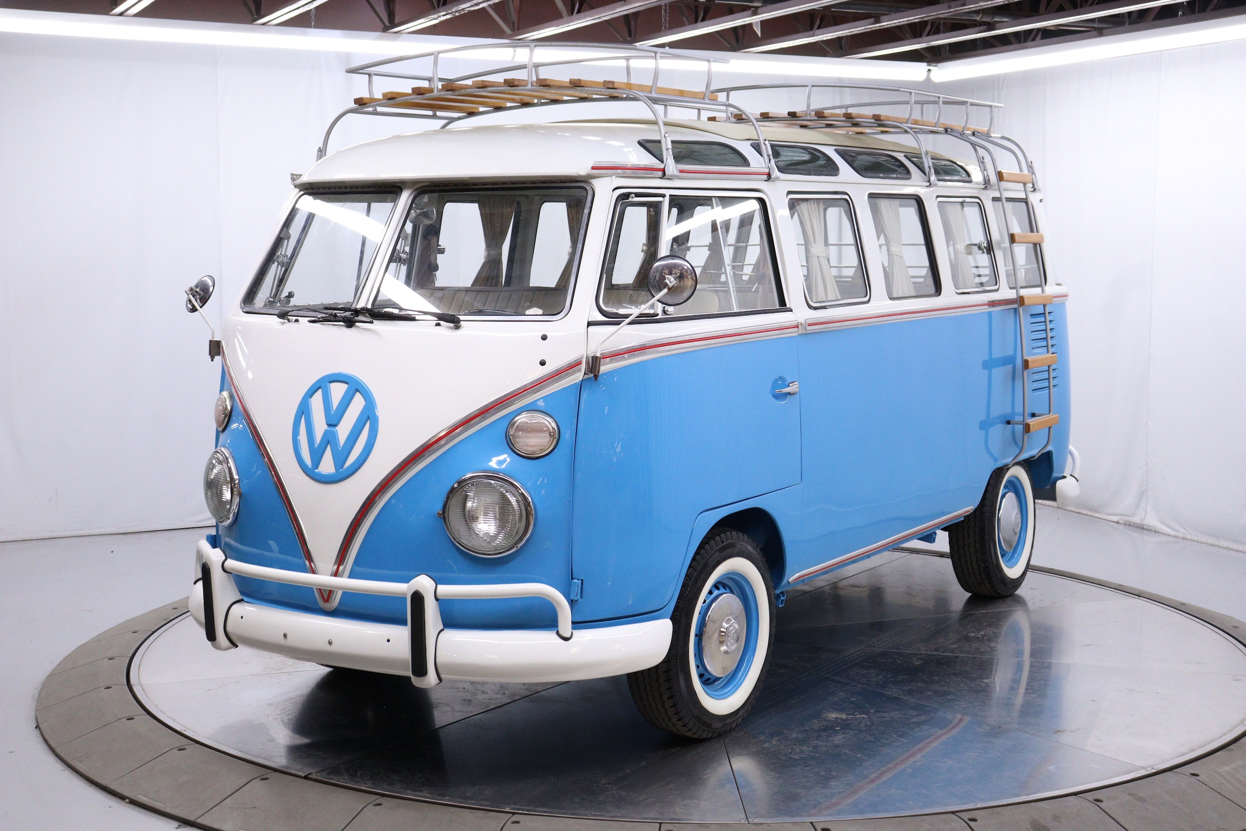 1972 Volkswagen Bus 4