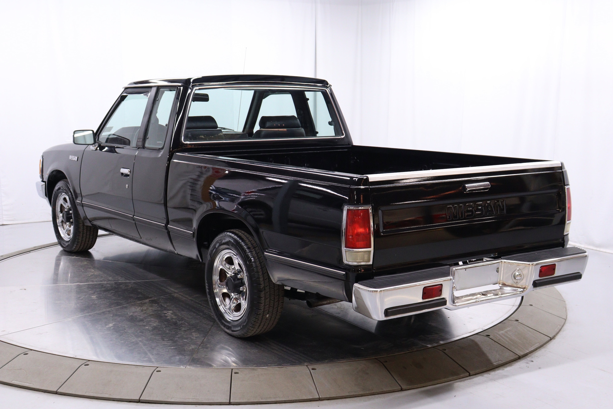 1985 Nissan 720 5