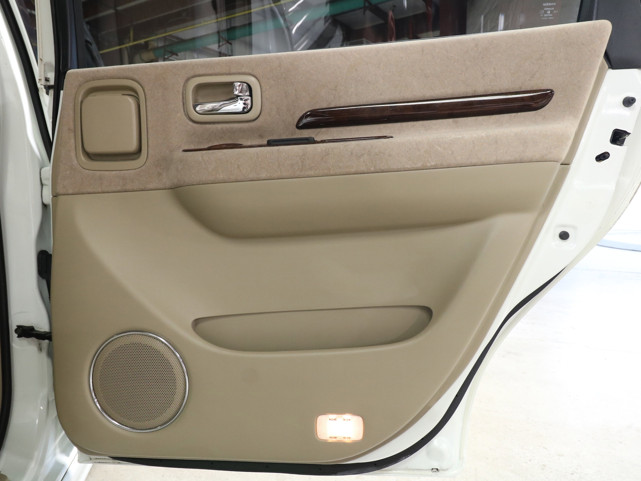 1999 Nissan Presage 29