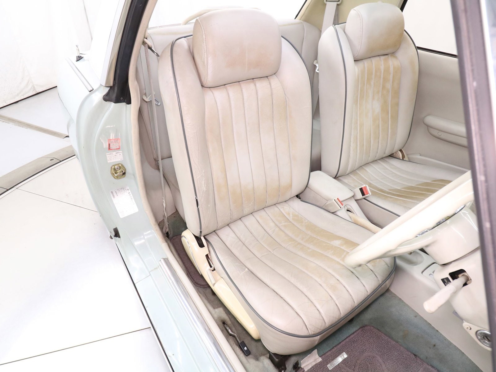 1991 Nissan Figaro 19
