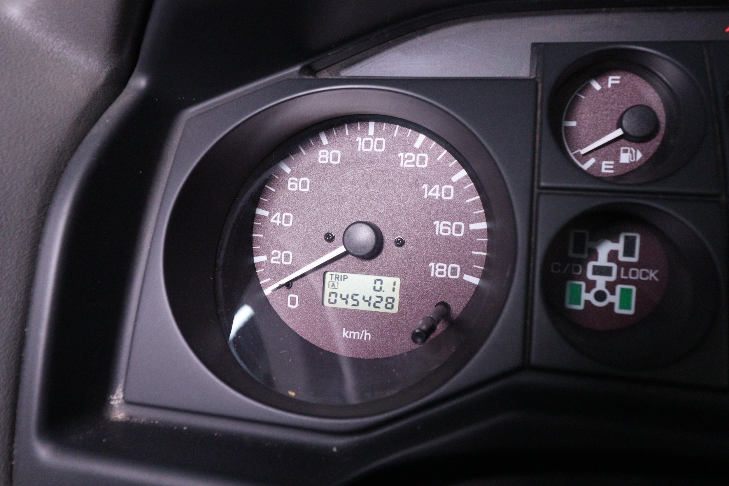 2000 Mitsubishi Pajero 63