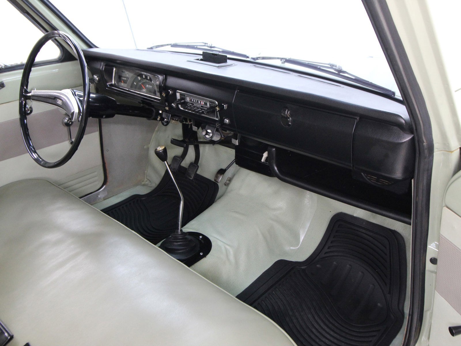 1971 Datsun 1600 15