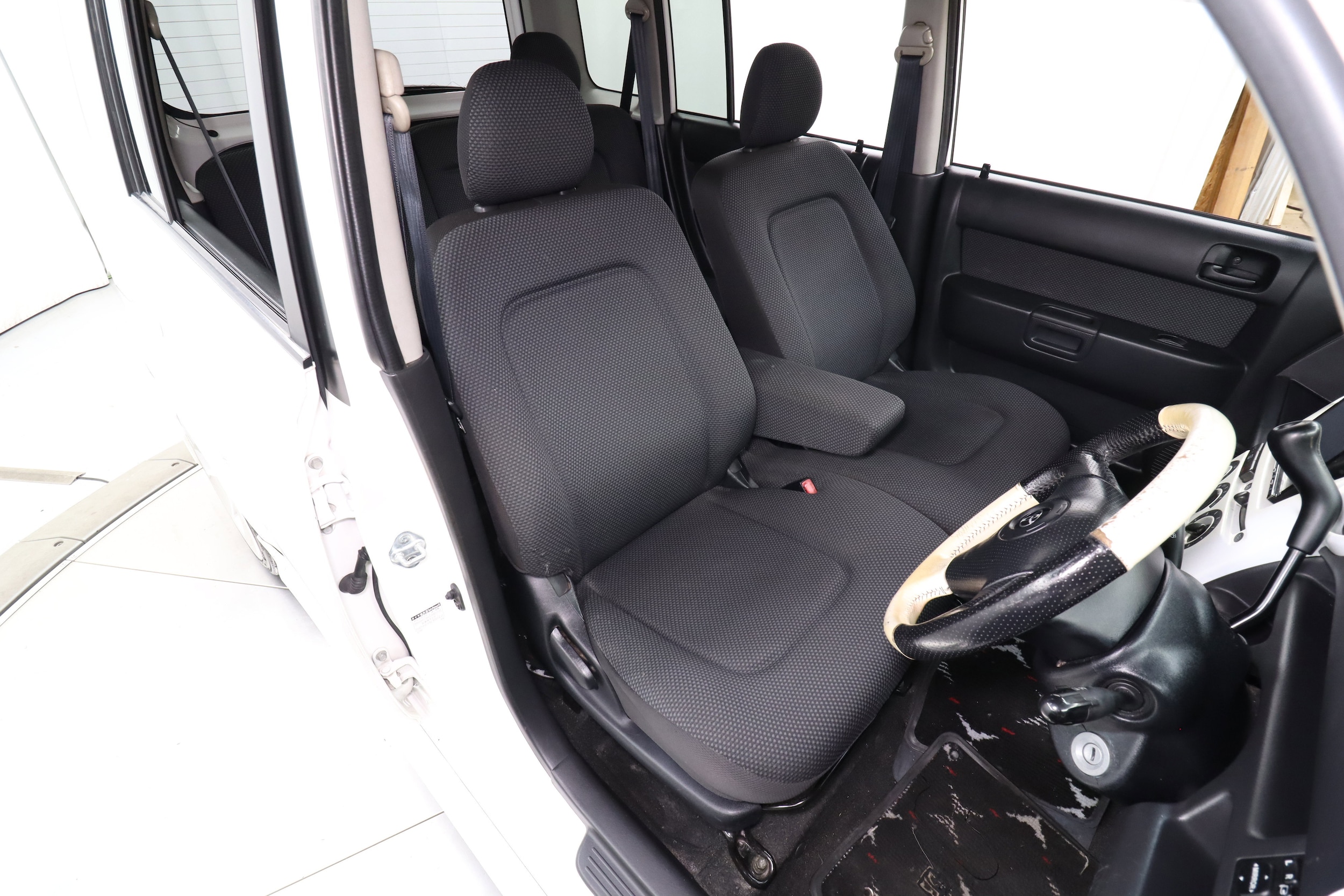 2000 Toyota bB 16
