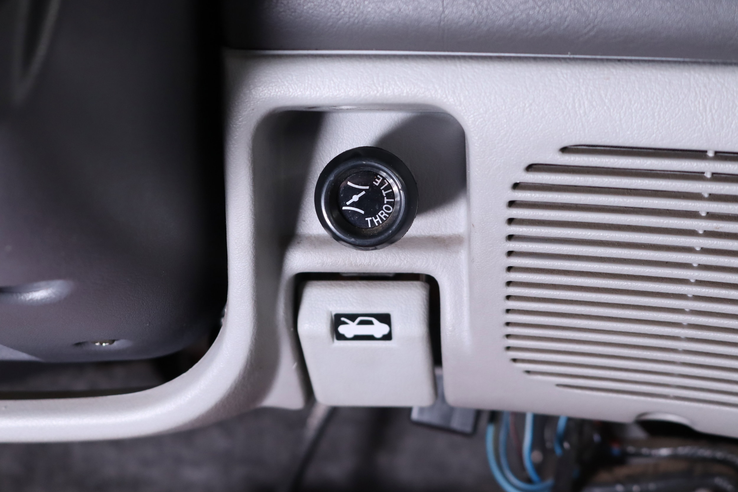 2000 Mitsubishi Delica 59