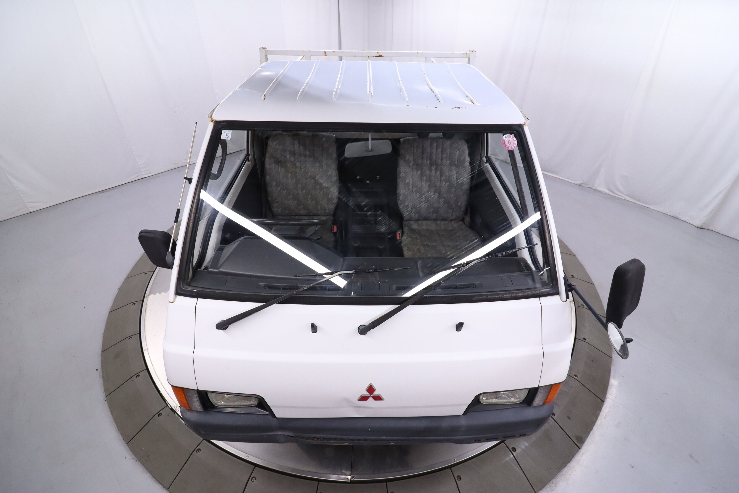 1997 Mitsubishi Delica 38