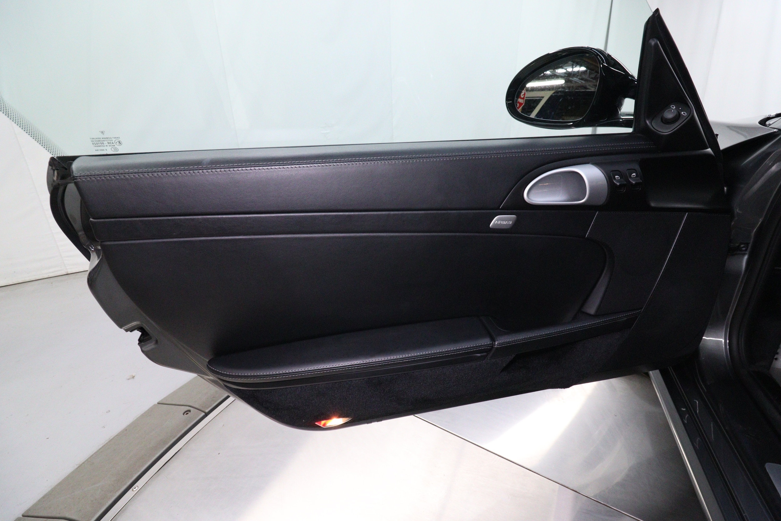 2011 Porsche Cayman 19