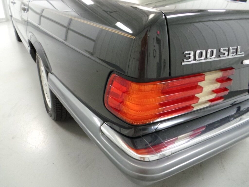 1991 Mercedes-Benz 300 SEL 36