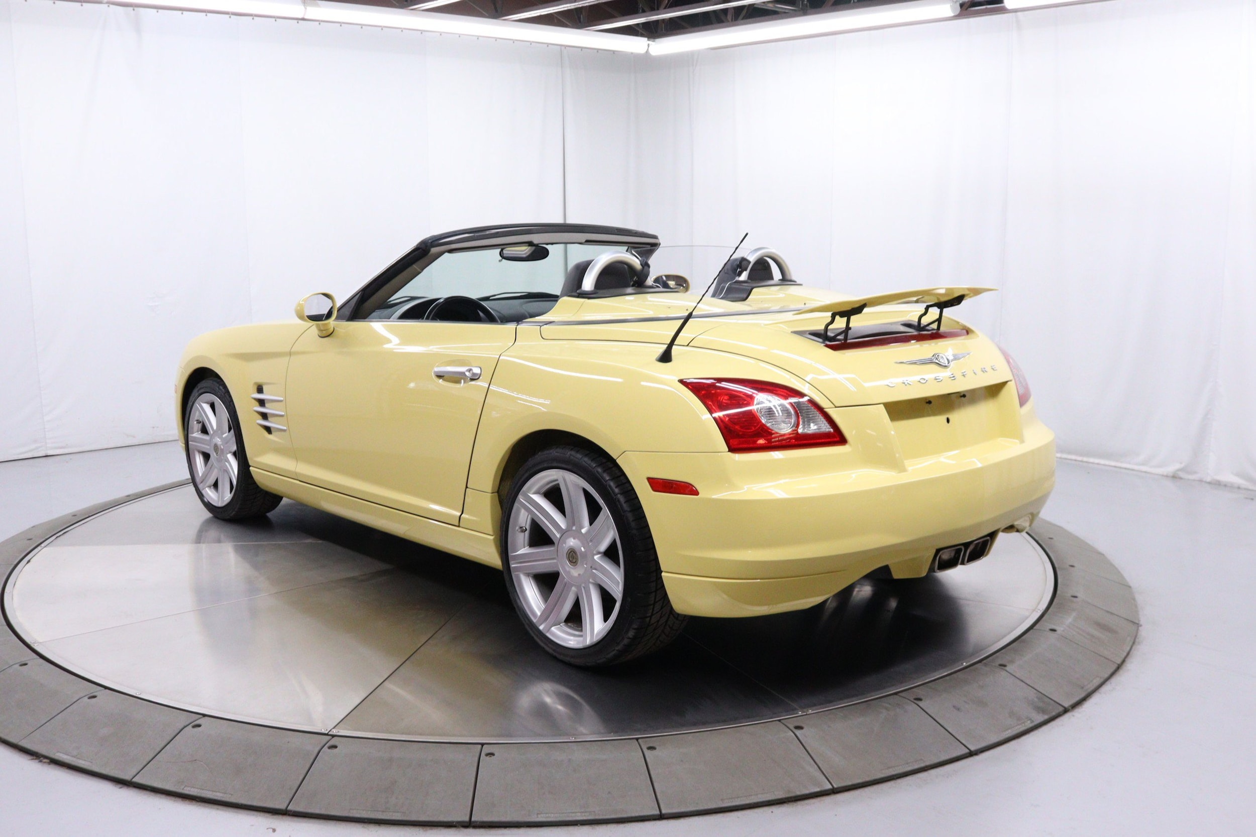 2005 Chrysler Crossfire 12