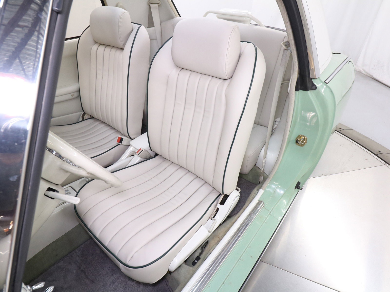 1992 Nissan Figaro 19