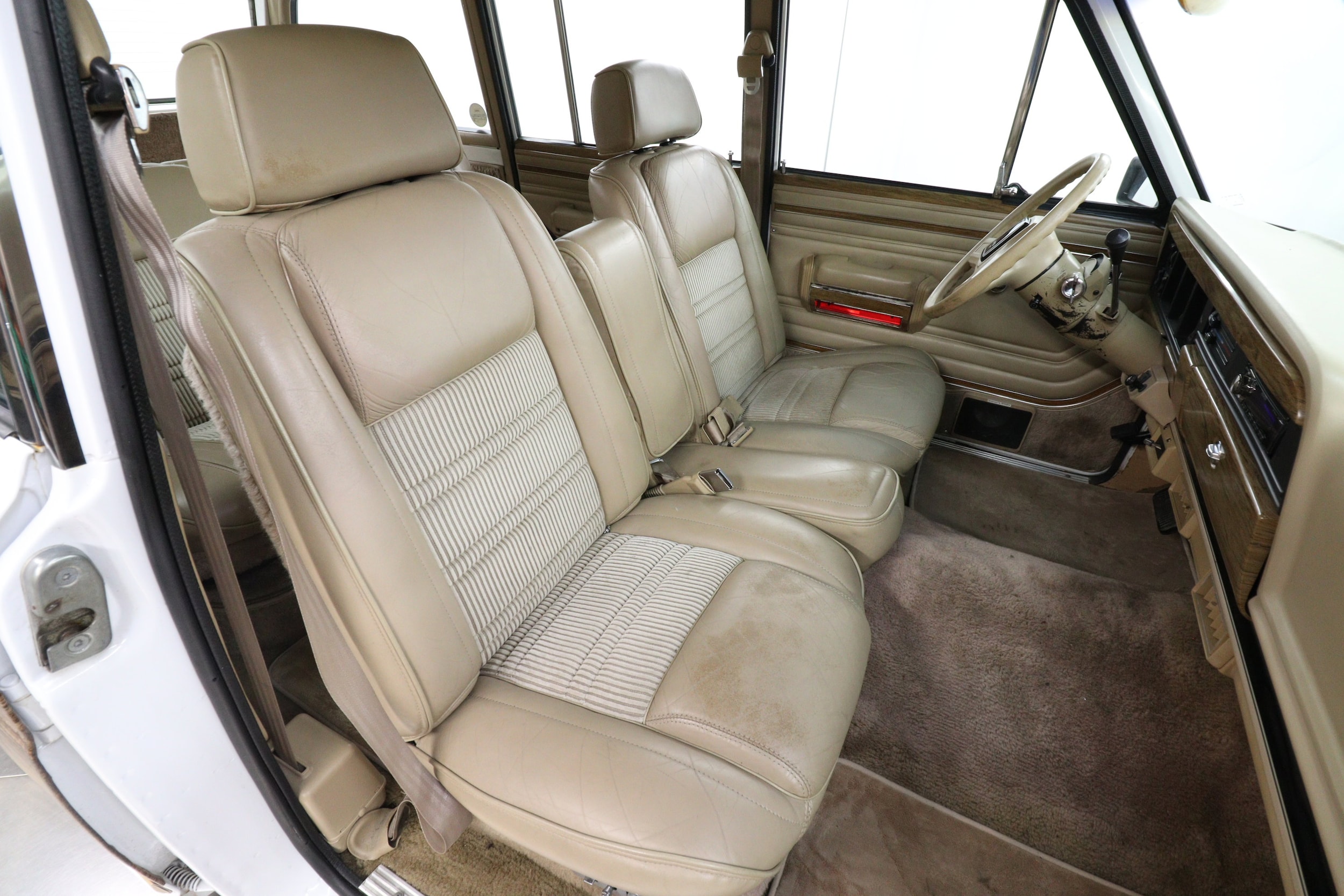 1997 Jeep Grand Wagoneer 17