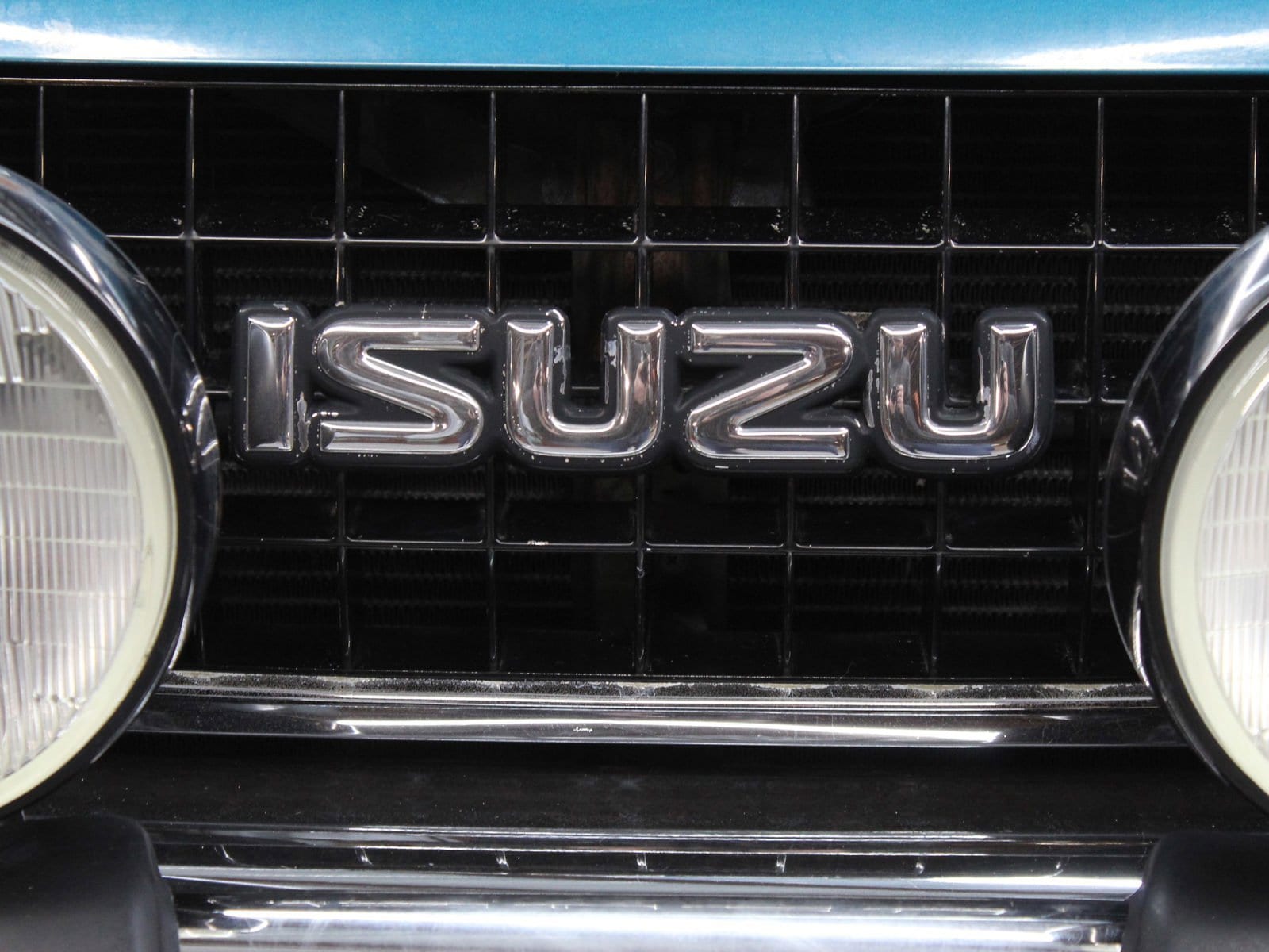 1995 Isuzu Mu 13