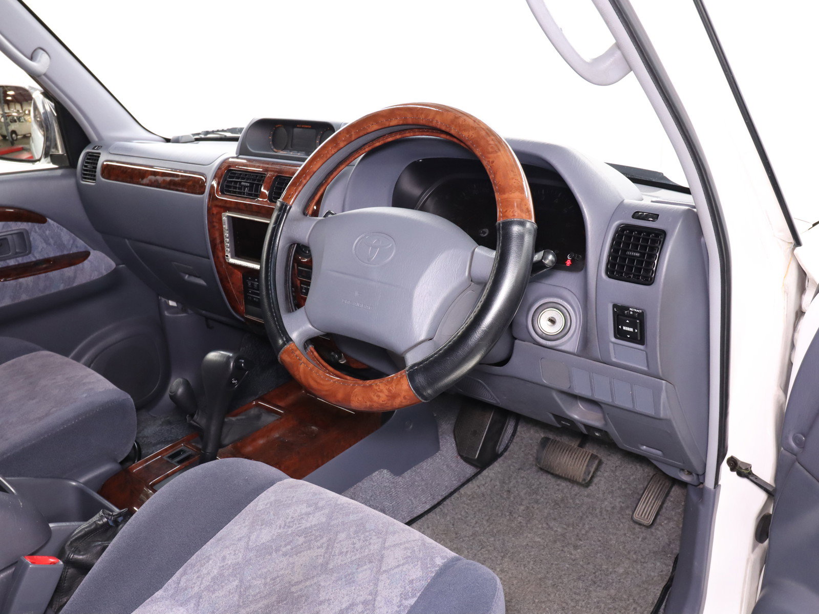 1999 Toyota Land Cruiser Prado 9