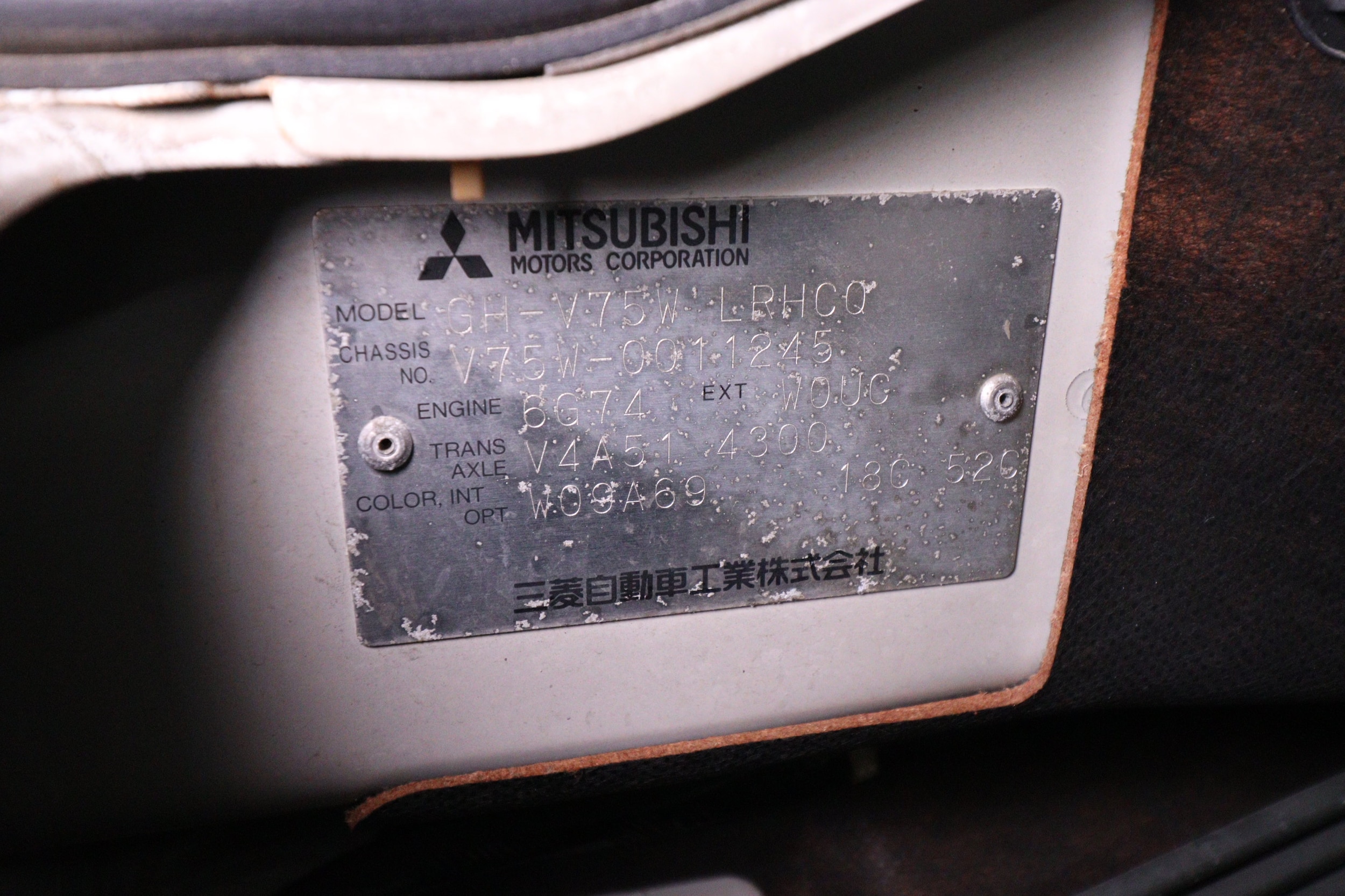 2000 Mitsubishi Pajero 83
