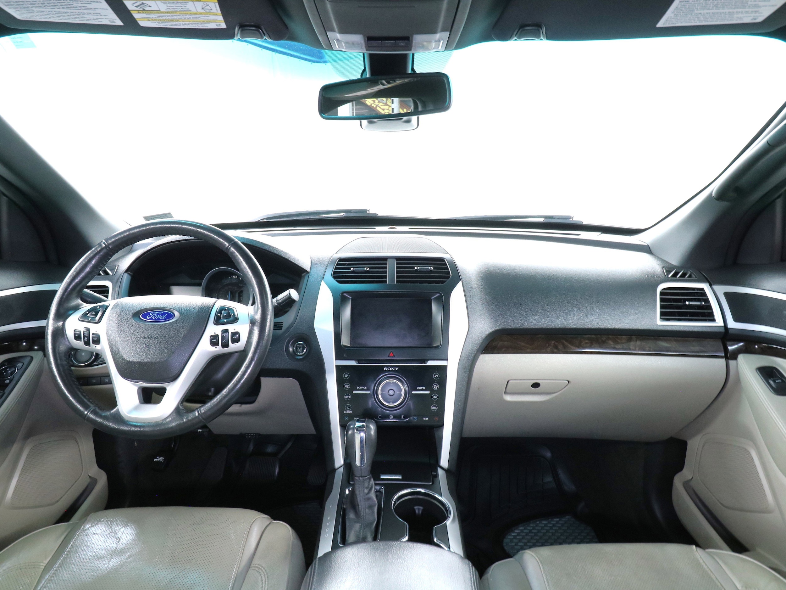 2015 Ford Explorer 52
