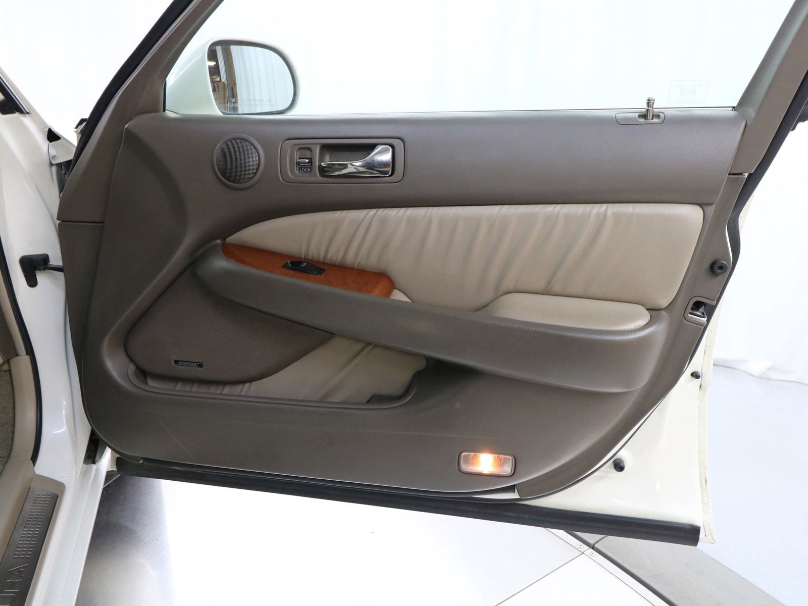 2004 Acura RL 24