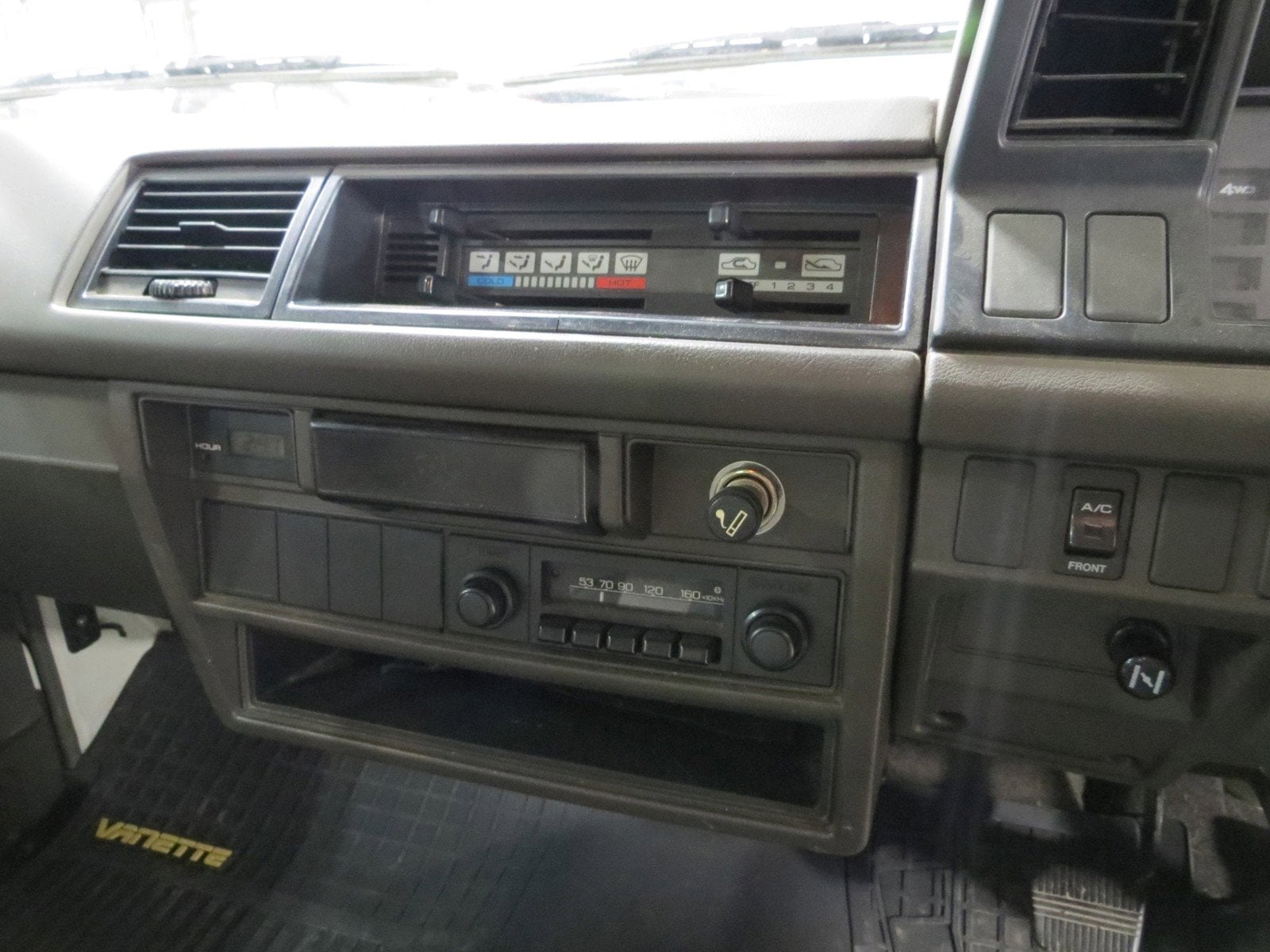 1990 Nissan Vanette 17