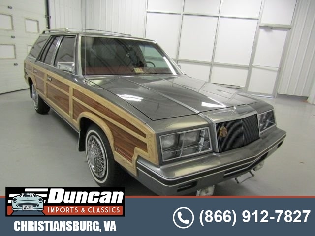 1982 Chrysler Town & Country 1