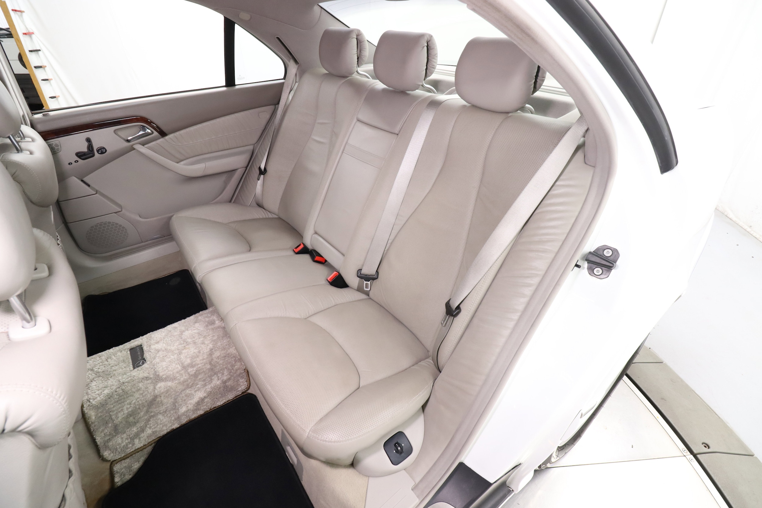 2000 Mercedes-Benz S500 21
