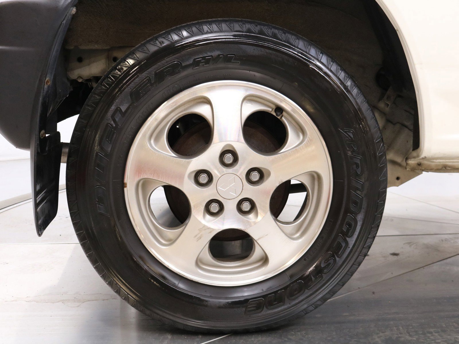 1999 Mitsubishi Pajero 28