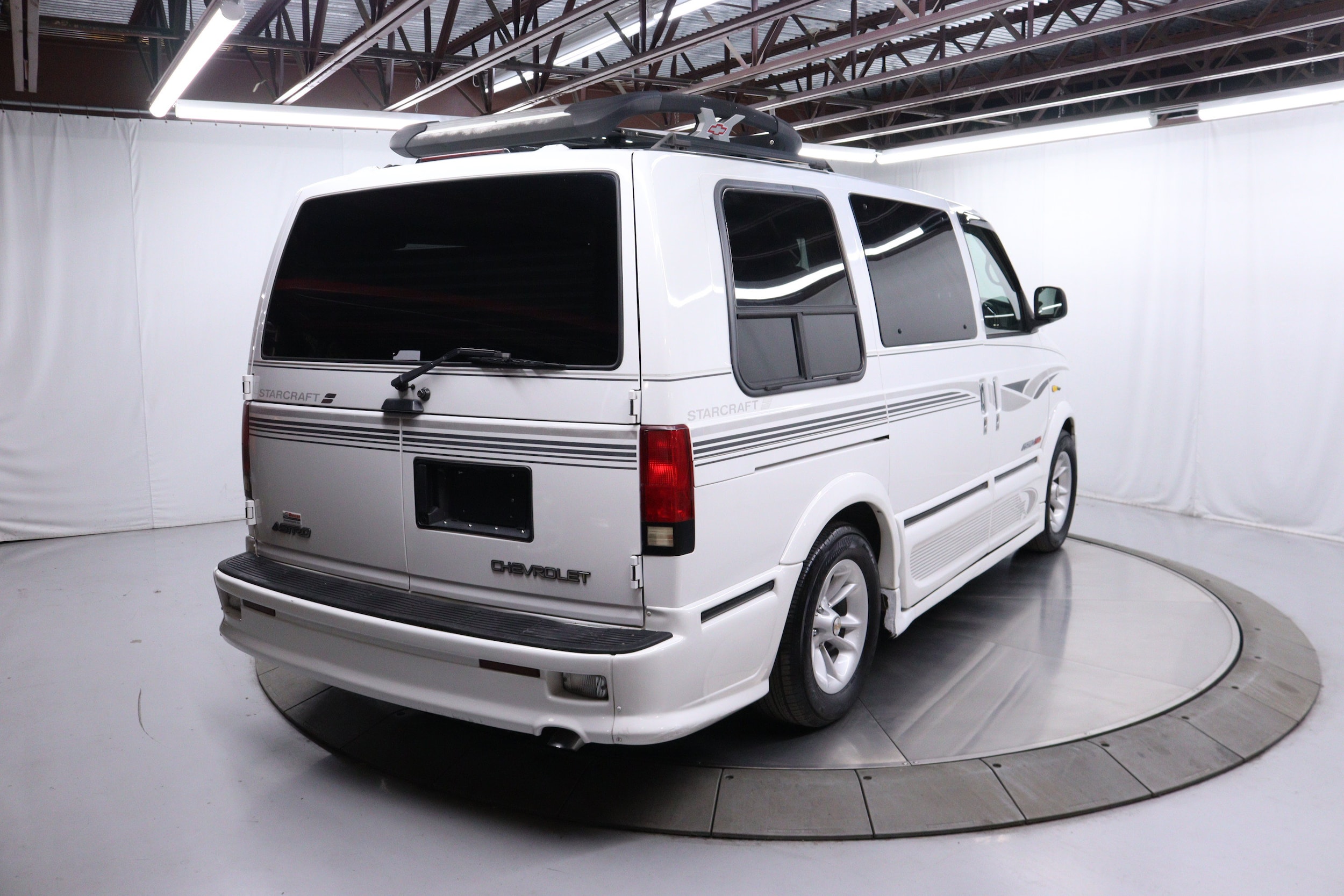 2001 Chevrolet Astro Cargo Van 7