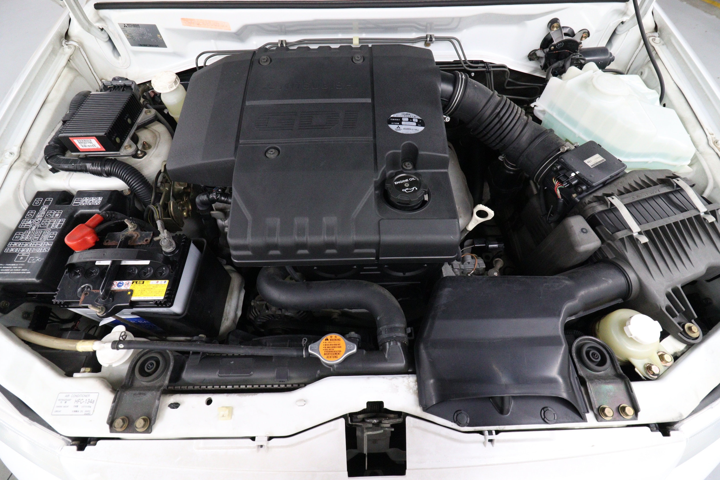 2000 Mitsubishi Pajero 28