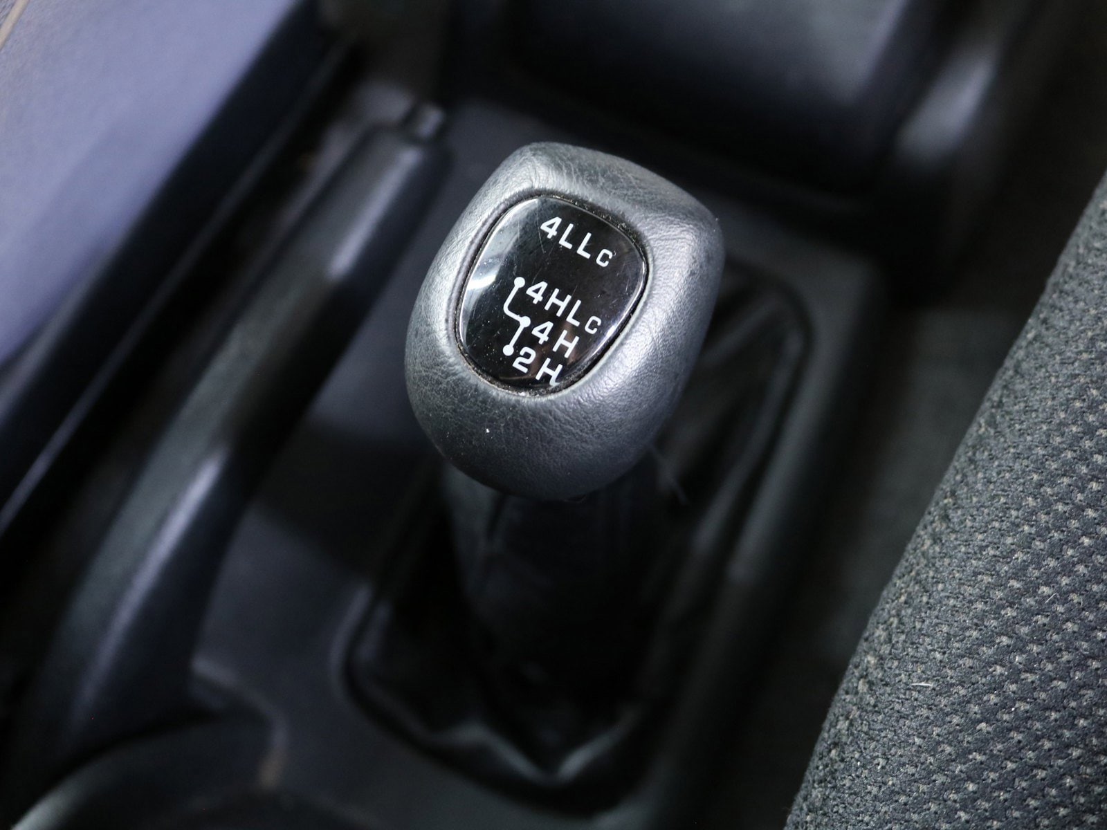 1999 Mitsubishi Pajero 14