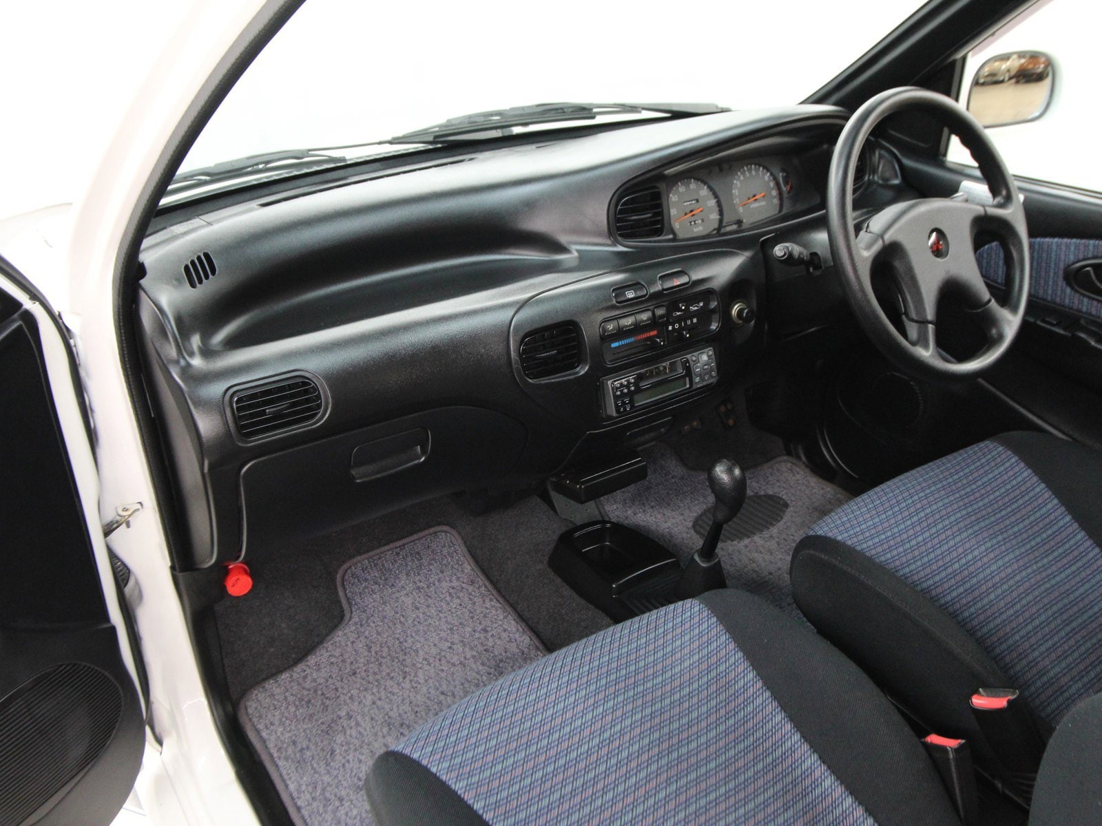 1995 Mitsubishi Minica 14