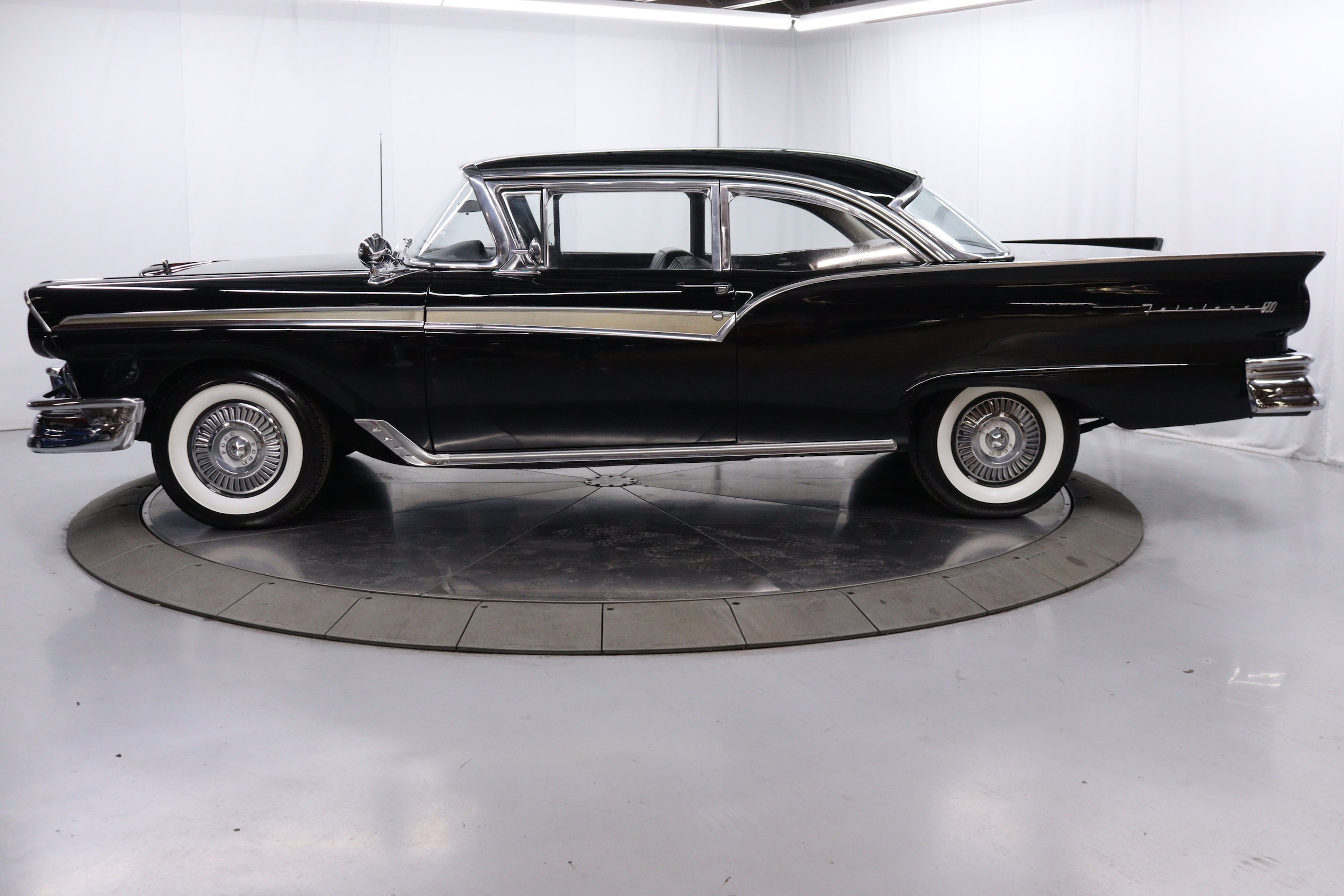 1957 Ford Fairlane 4